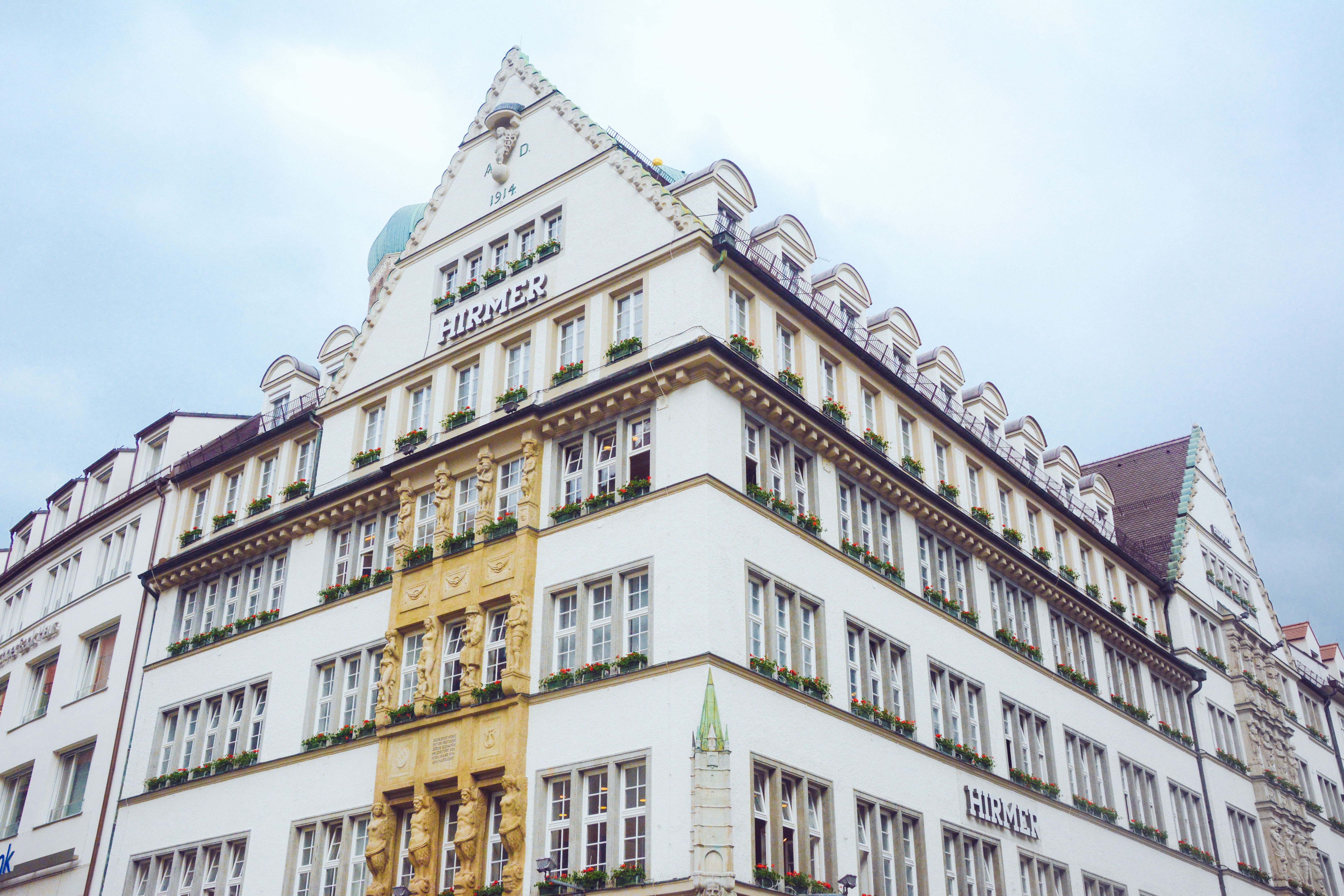 5K, no people, street life, castle, building, built structure, low angle view, travel destinations, nature, cloud - sky, residential district, sky, day, HD Wallpaper