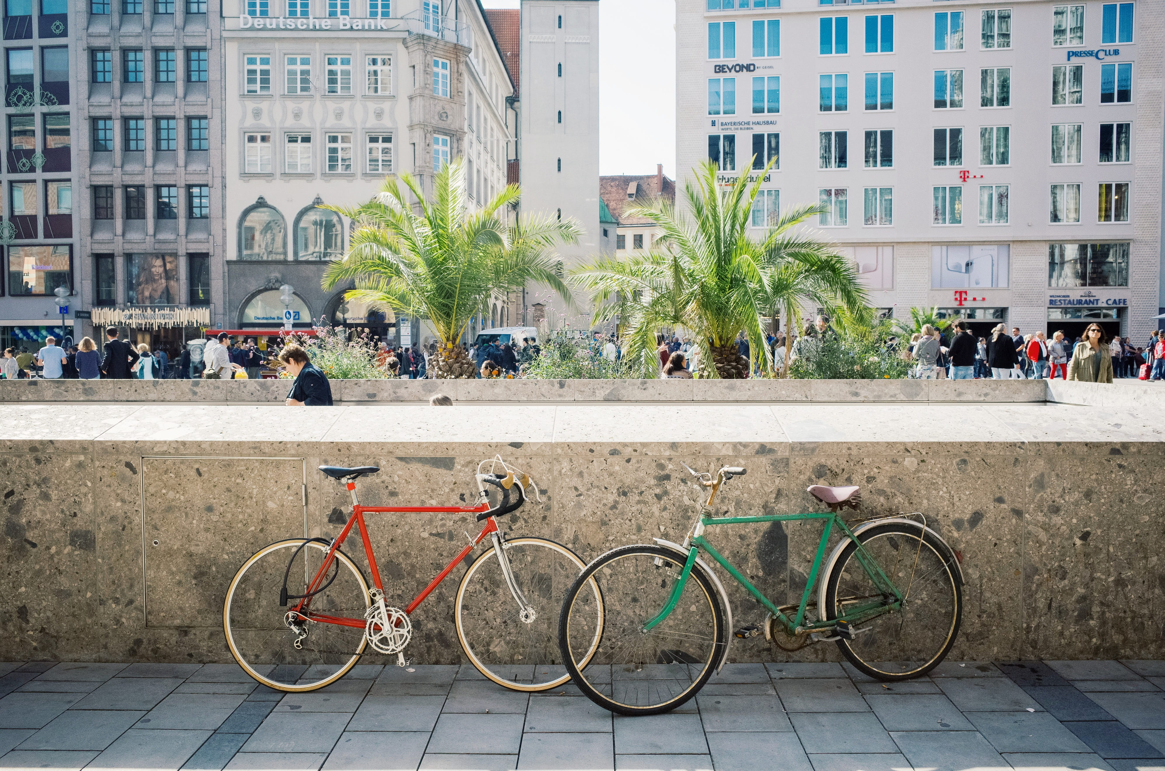 marienplatz, street, mode of transportation, group of people, münchen, 4K, architecture, building exterior, real people, stationary, city, day, city life, HD Wallpaper