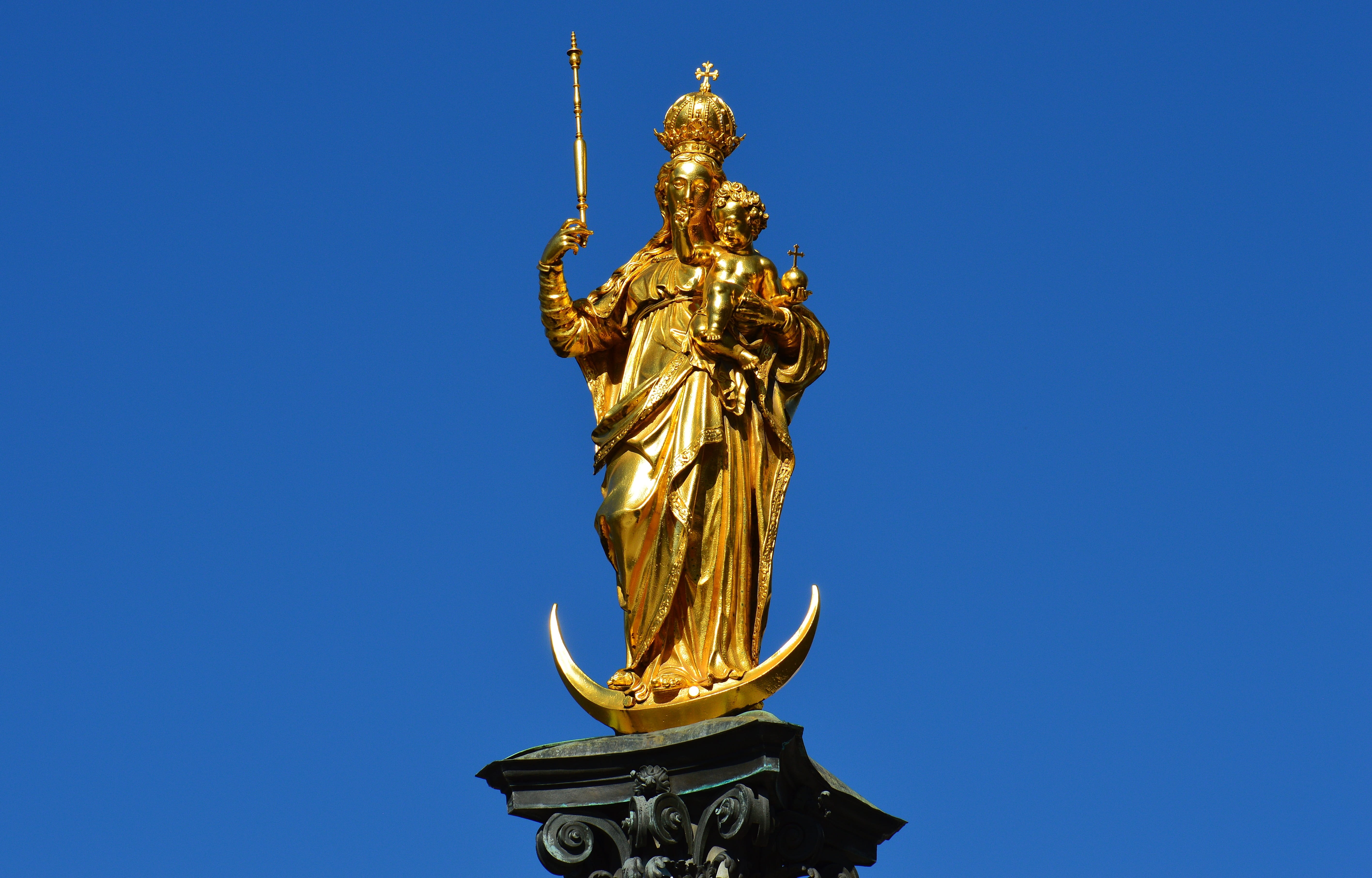 laurel wreath, ornate, outdoors, sky, angel, 5K, Marienplatz, human representation, day, architecture, blue, clear sky, no people, representation, Virgin Mary, HD Wallpaper