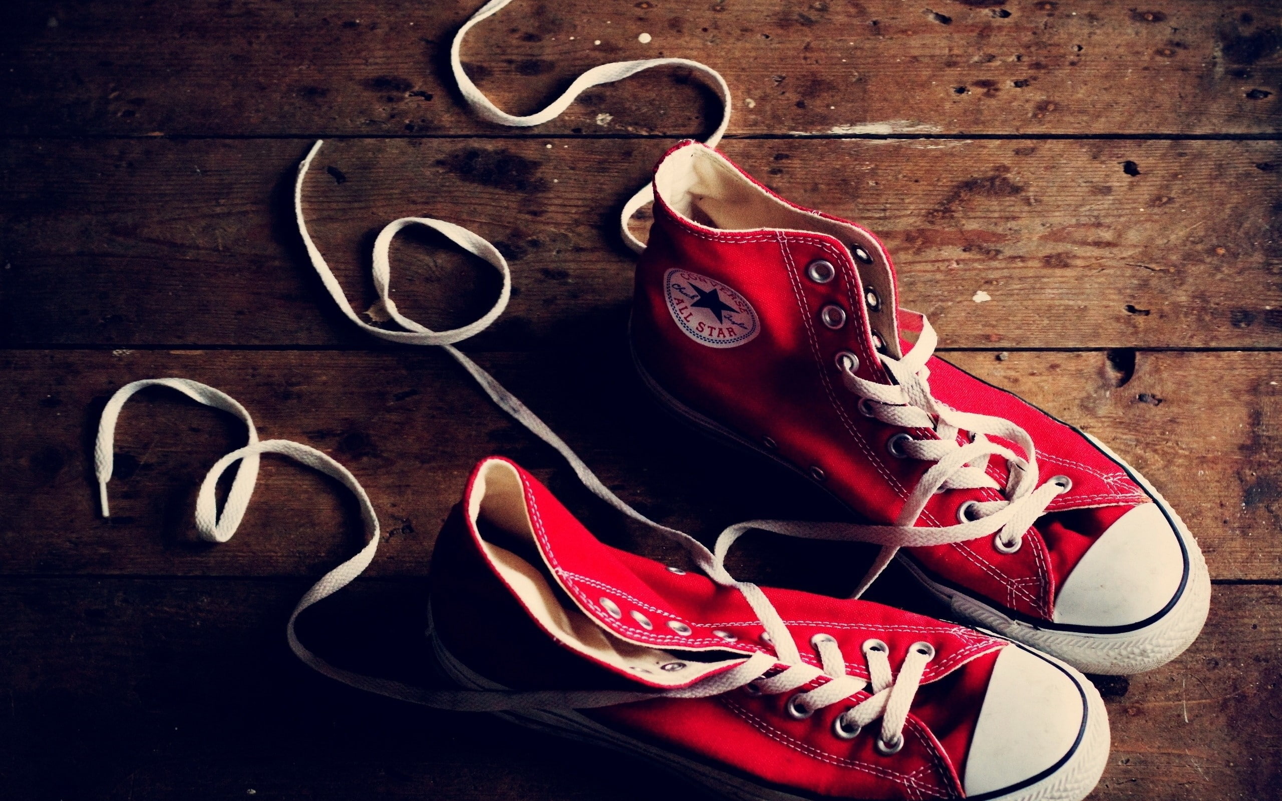 Strings, variation, table, directly above, shoe, choice, metal, pair, Numbers, indoors, personal accessory, focus on foreground, still life, group of objects, HD Wallpaper