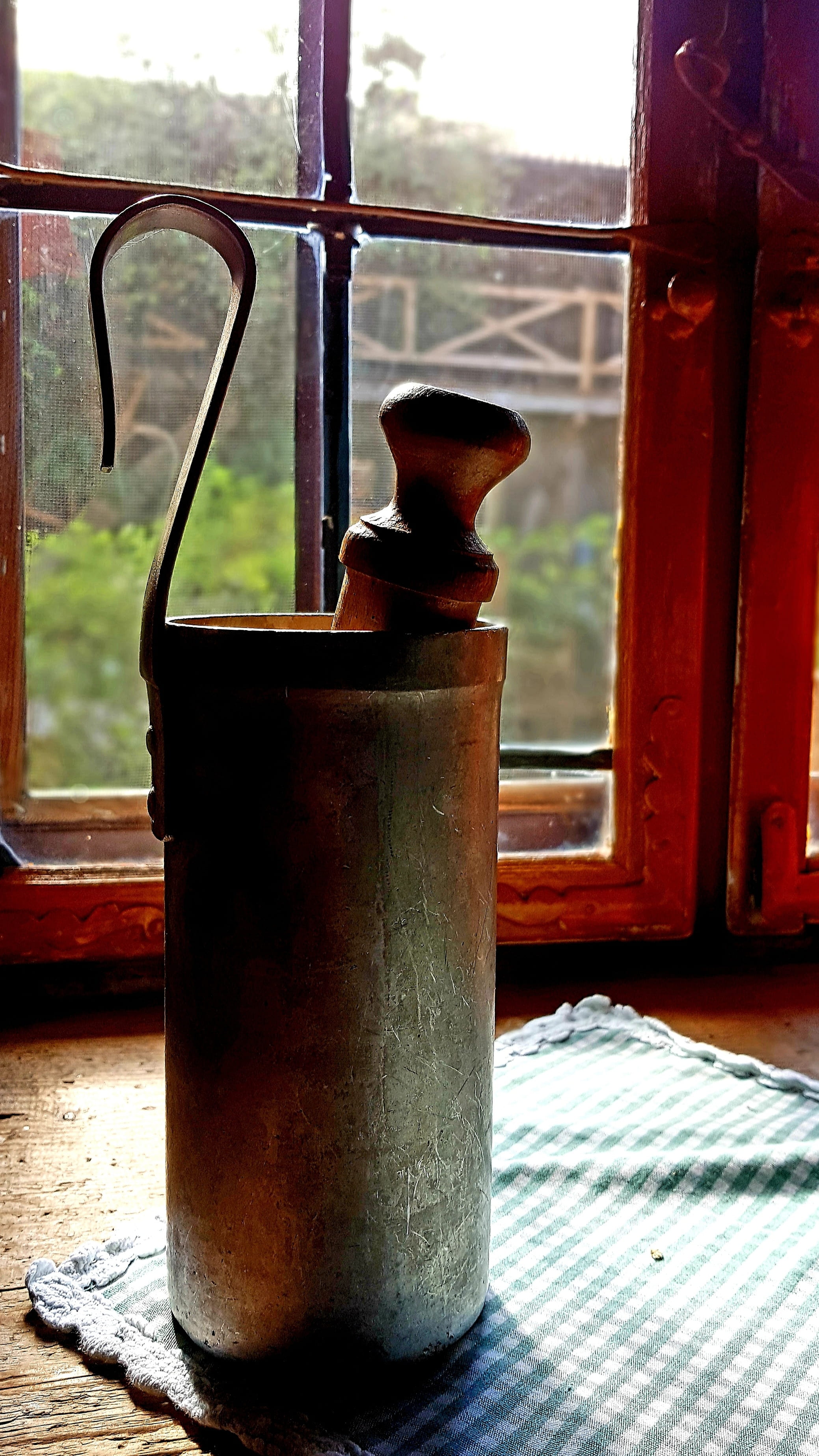 nostalgia, beer warmer, household equipment, farmhouse, sunlight, focus on foreground, window, window sill, compression vessel, indoors, still life, food and drink, Phone HD Wallpaper