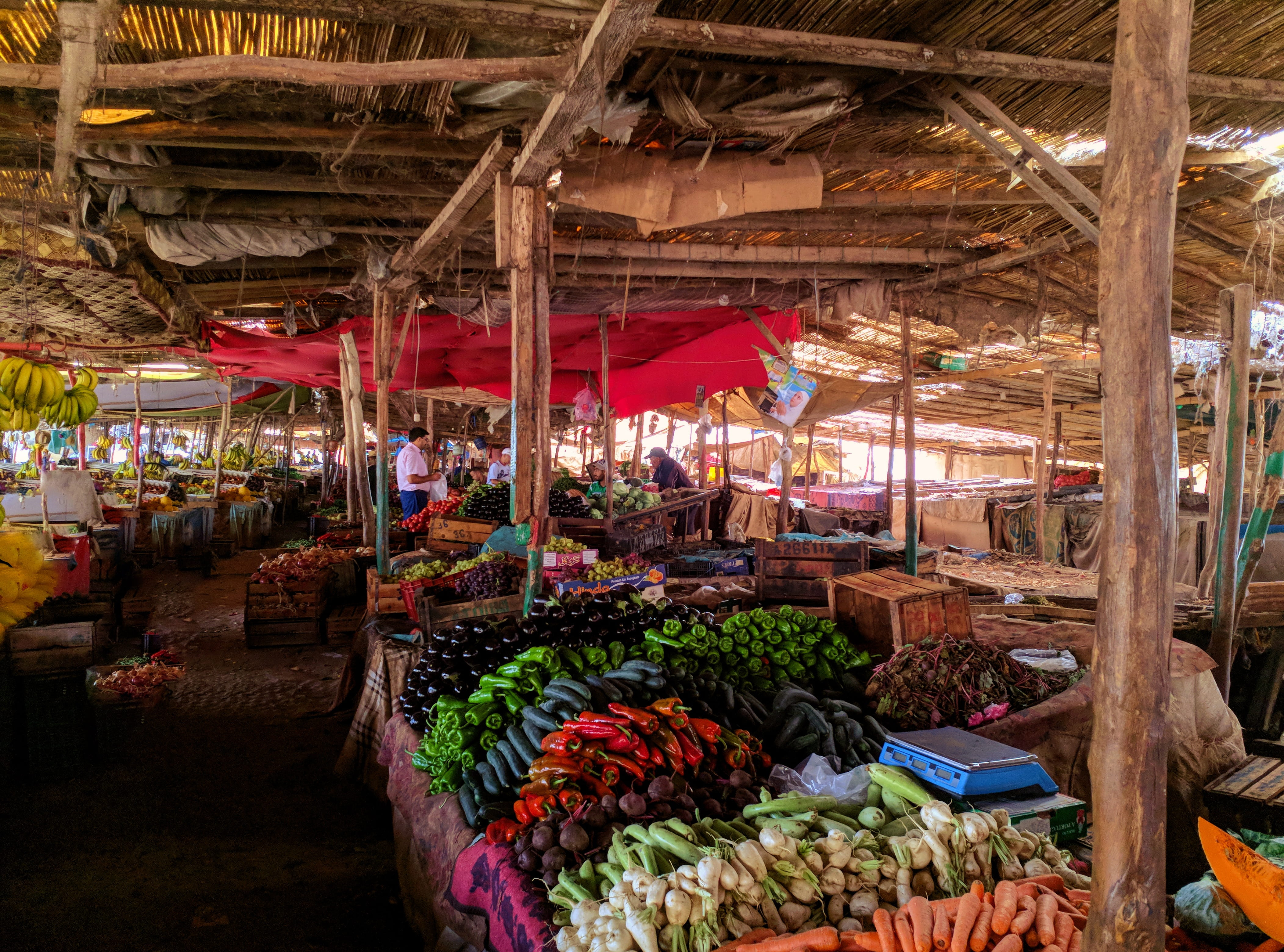 large group of objects, souk, 37 avenue al qods, retail display, abundance, traditional, vegetables, roof, food, témara, built structure, fruits, freshness, HD Wallpaper