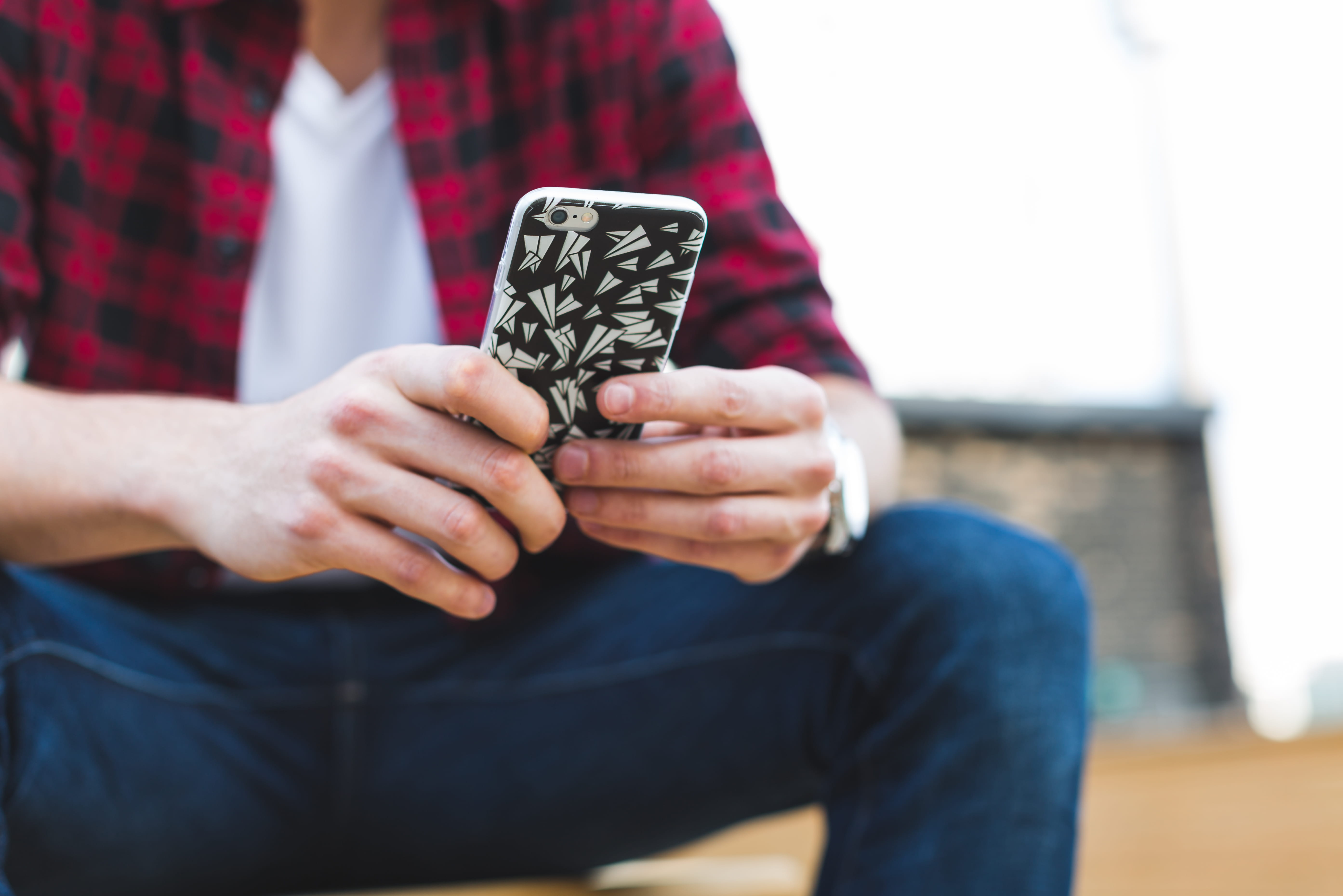 contemporary, jeans, sitting, lifestyles, casual clothing, digital device, leisure activity, human body part, adult, outdoors, real people, midsection, HD Wallpaper
