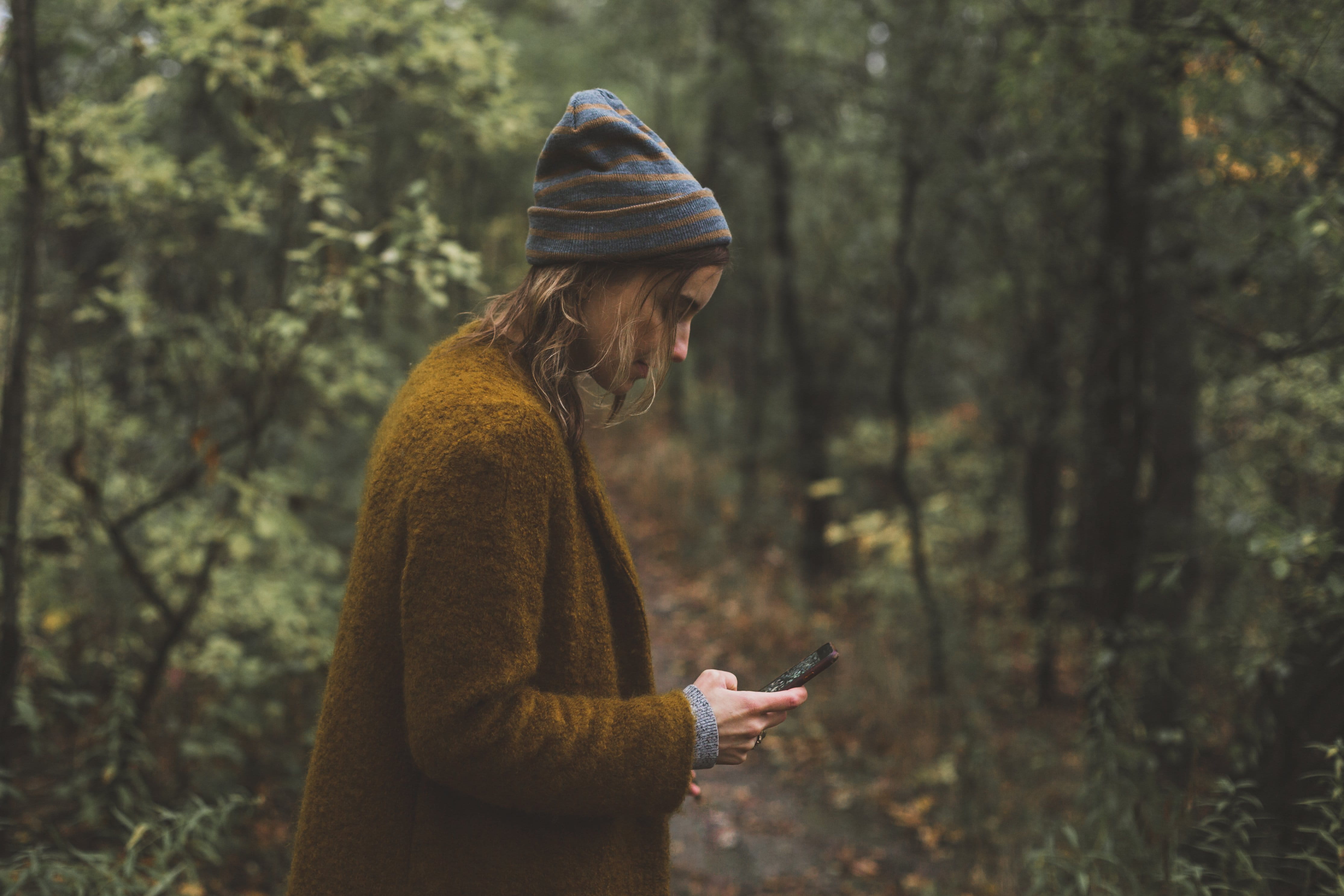 communication, woodland, Seasons, smart phone, tree, land, forest, woman, side view, adult, hairstyle, Fall, mobile phone, Outdoor, outdoors, warm clothing, HD Wallpaper