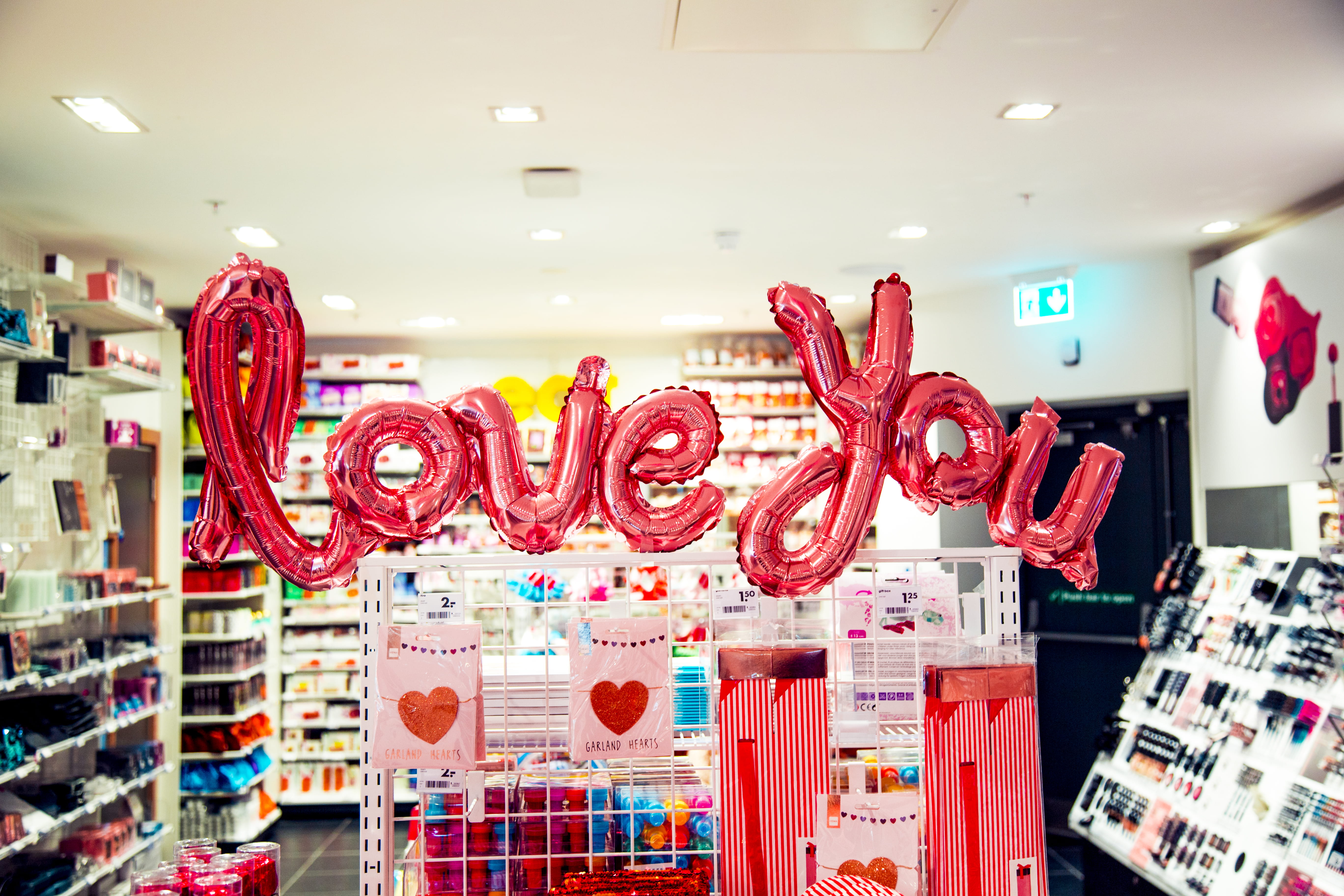 balloon, retail display, window display, consumerism, sweets, letters, photo booth, no people, red, large group of objects, for sale, indoors, choice, interior design, HD Wallpaper