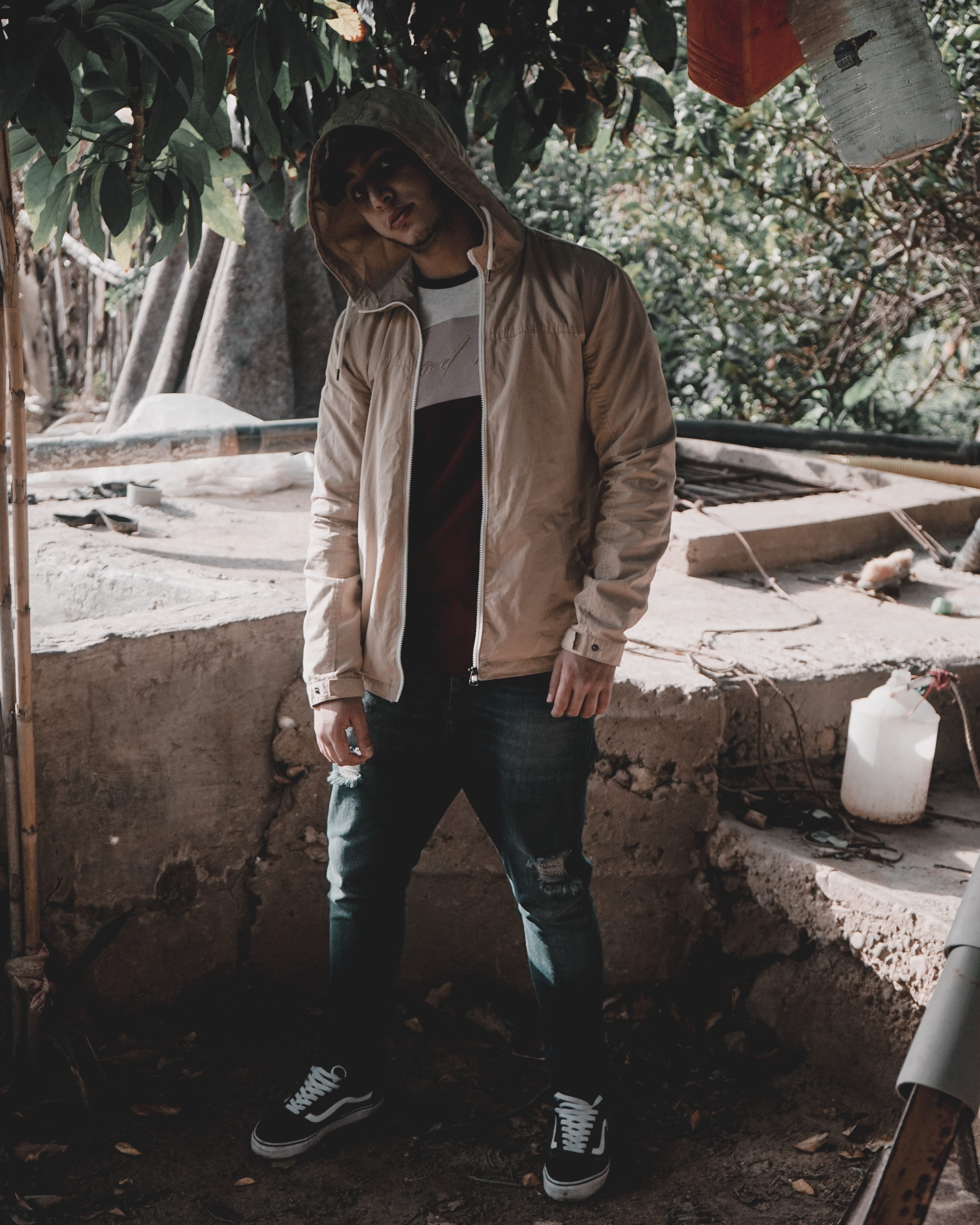 4K, creative director, clothes, streetwear, young men, mensfashion, full length, editor, creativedirector, lifestyles, looking at camera, young adult, Phone HD Wallpaper