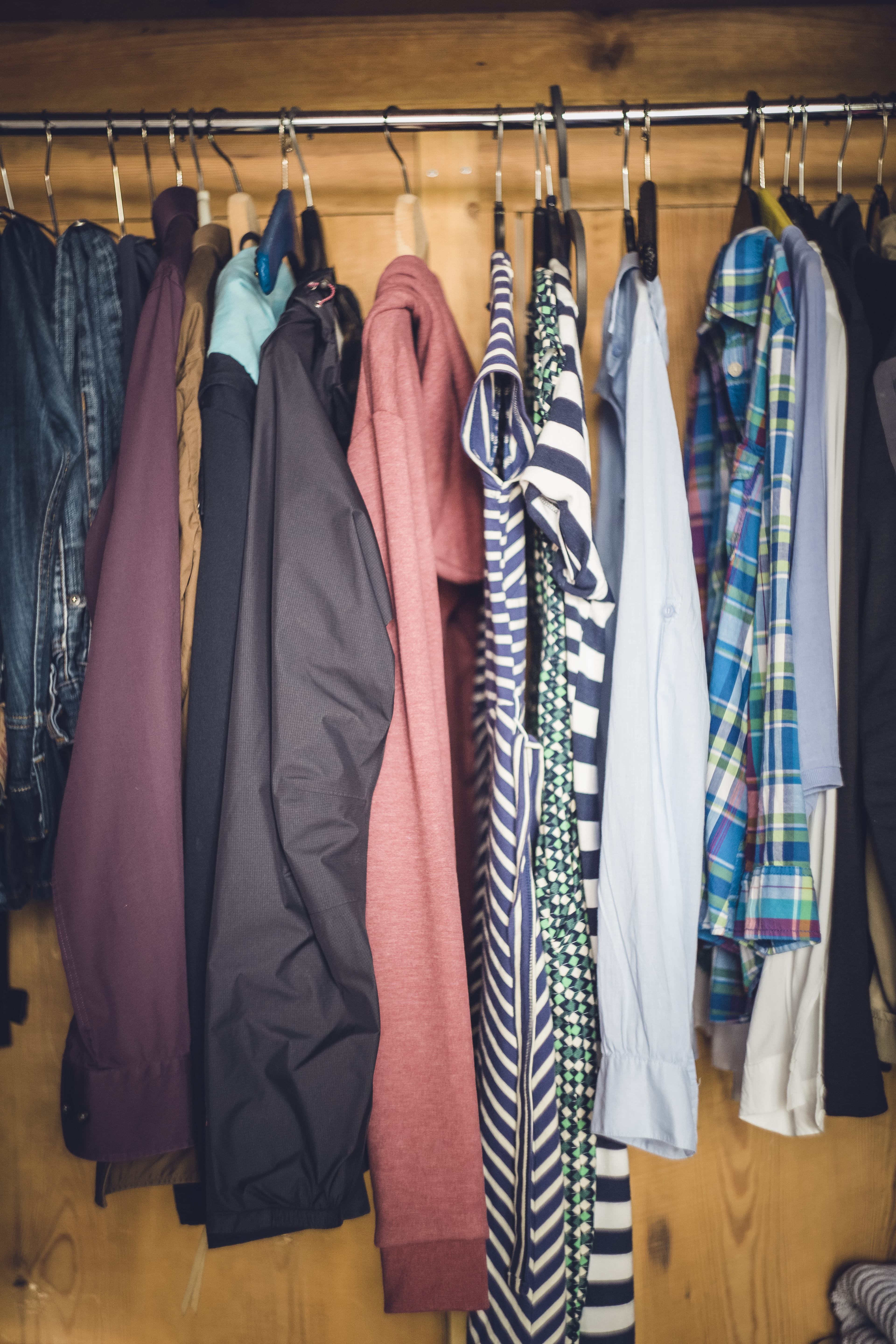 apparel, dress, clothing, wear, order, rack, variation, trouser, cloth, pant, closet, menswear, streetwear, no people, jeans, pants, indoors, large group of objects, Phone HD Wallpaper