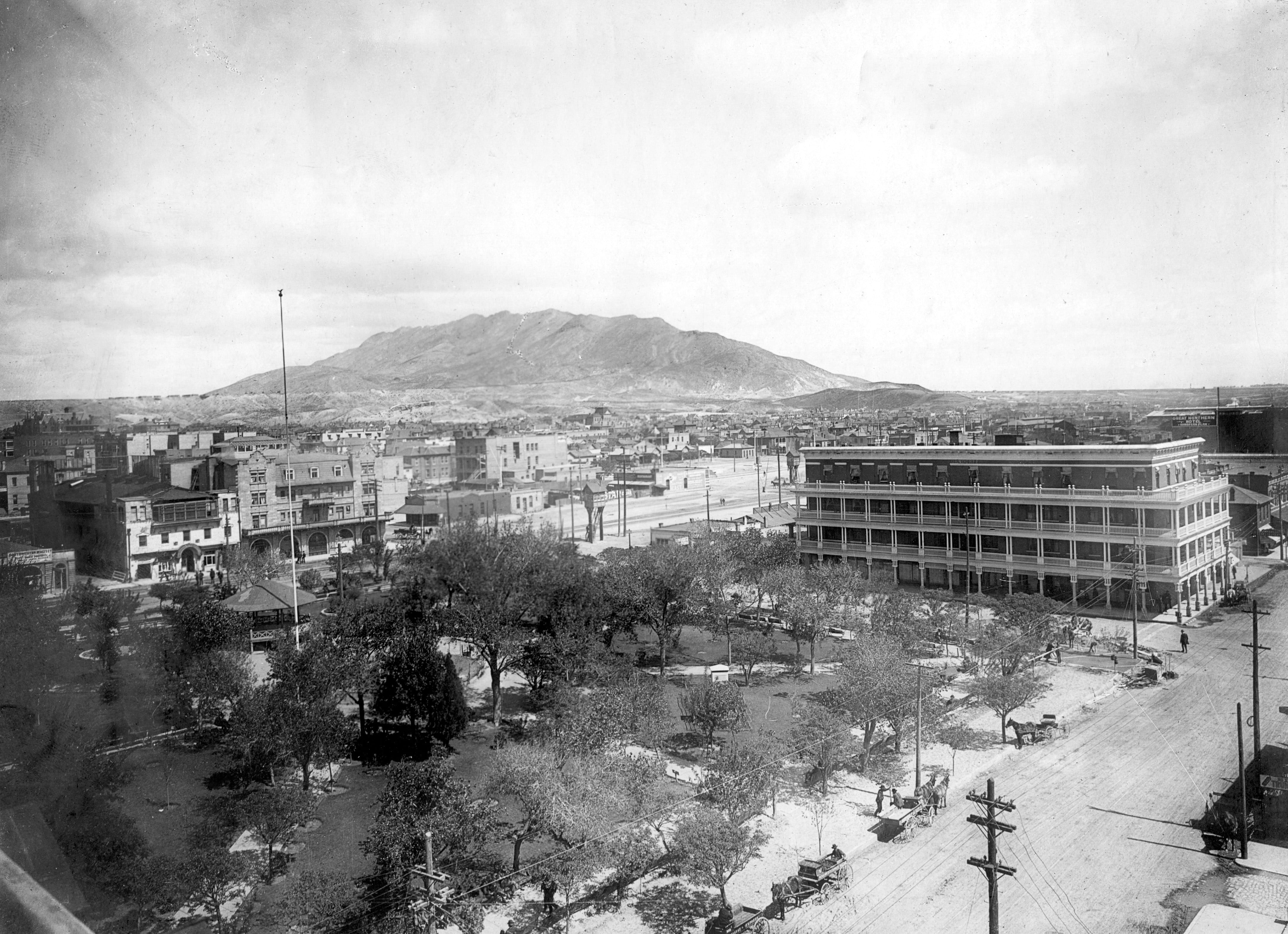 paso, franklin, building, building exterior, cityscape, built structure, transportation, crowd, high angle view, sky, street, landscapes, Landscape, El Paso, HD Wallpaper