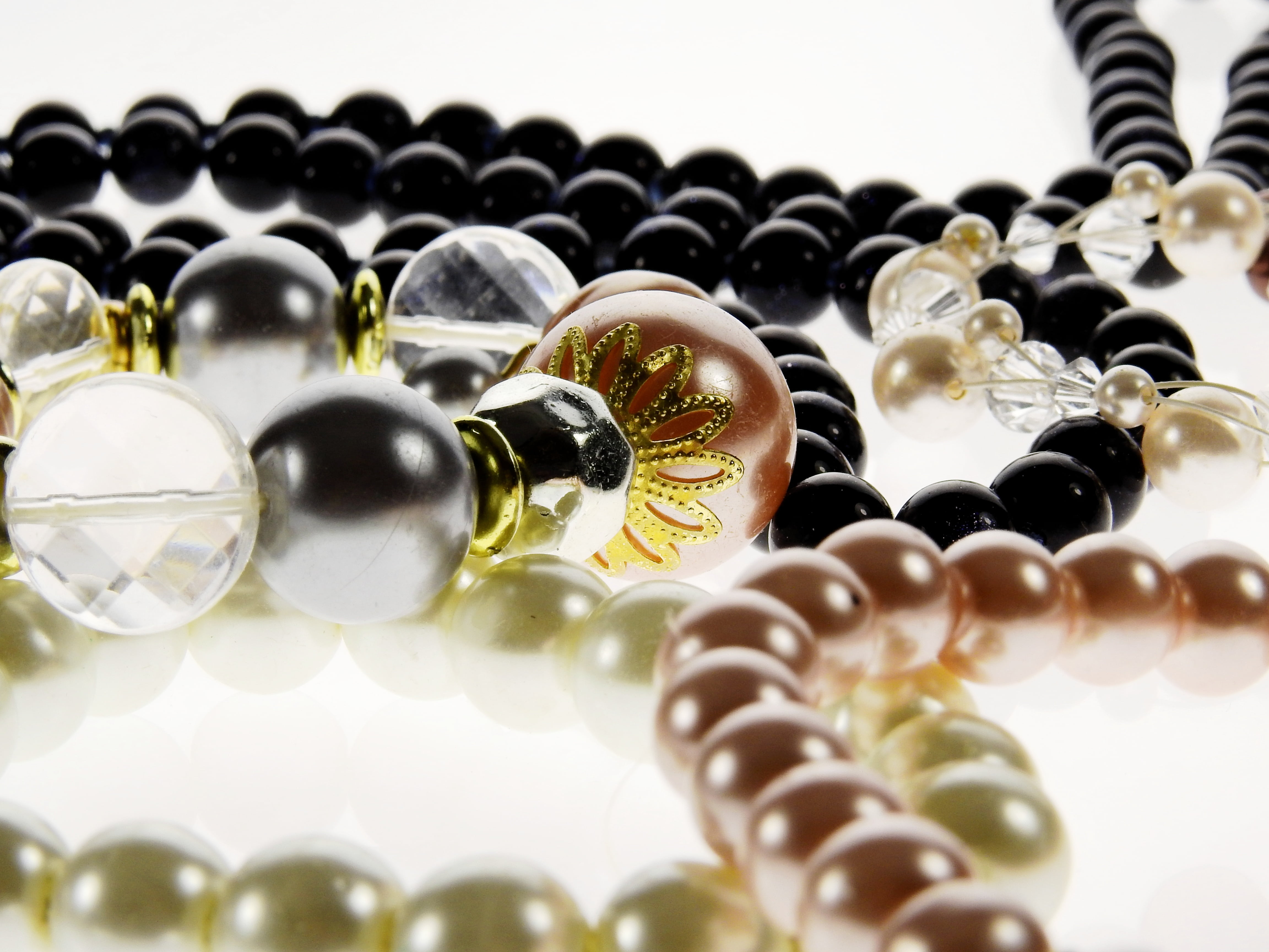 elegance, heirloom, bangle, wealth, precious gem, pearl jewelry, art, 4K, earrings, pearl, heritage, accsessoires, large group of objects, noble, personal accessory, HD Wallpaper