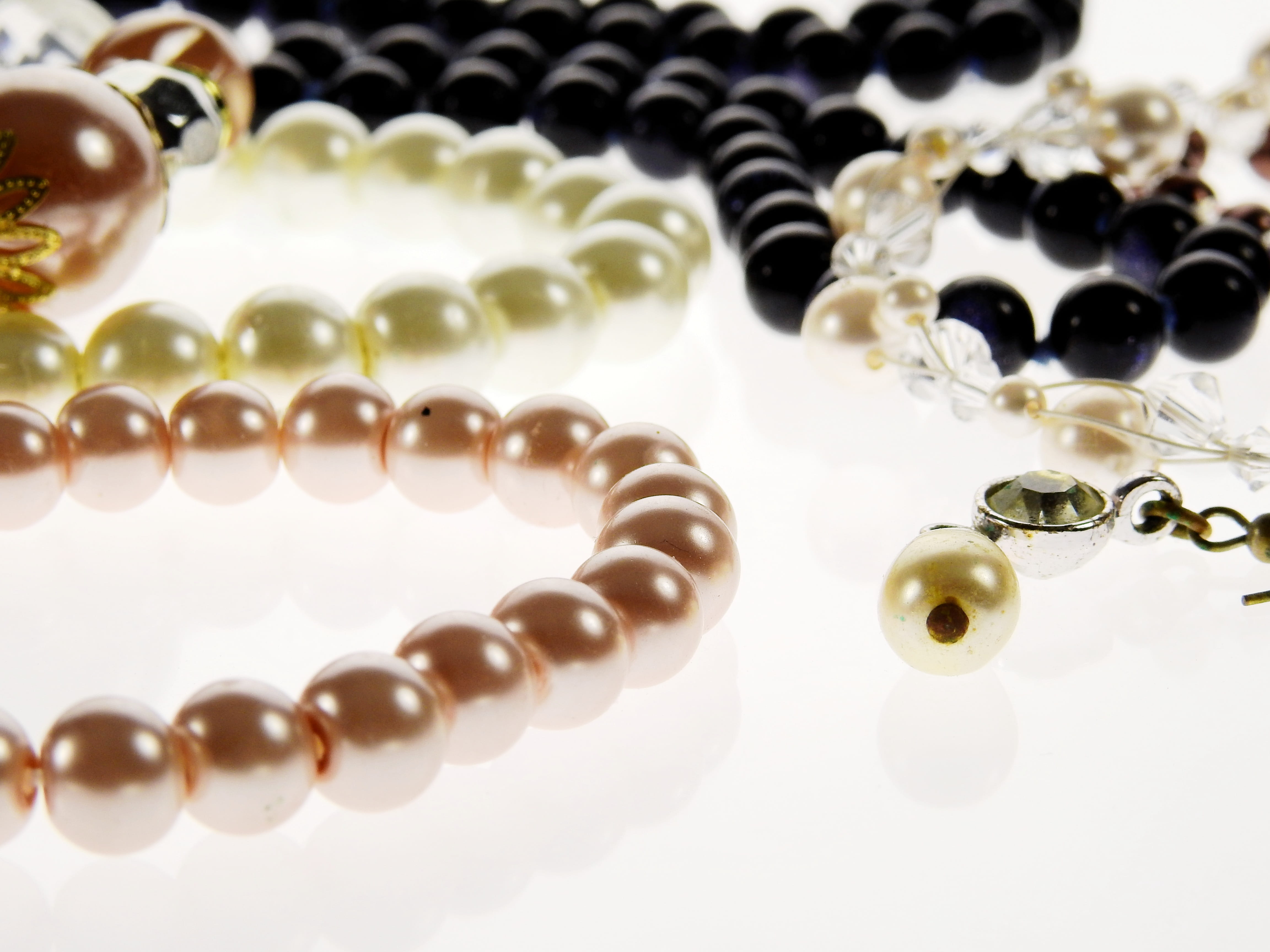 still life, necklace, assorted, heritage, valuable, value, expense, money, bangle, studio shot, color, earring, jewelry, bead, white color, necklaces, pearl, HD Wallpaper