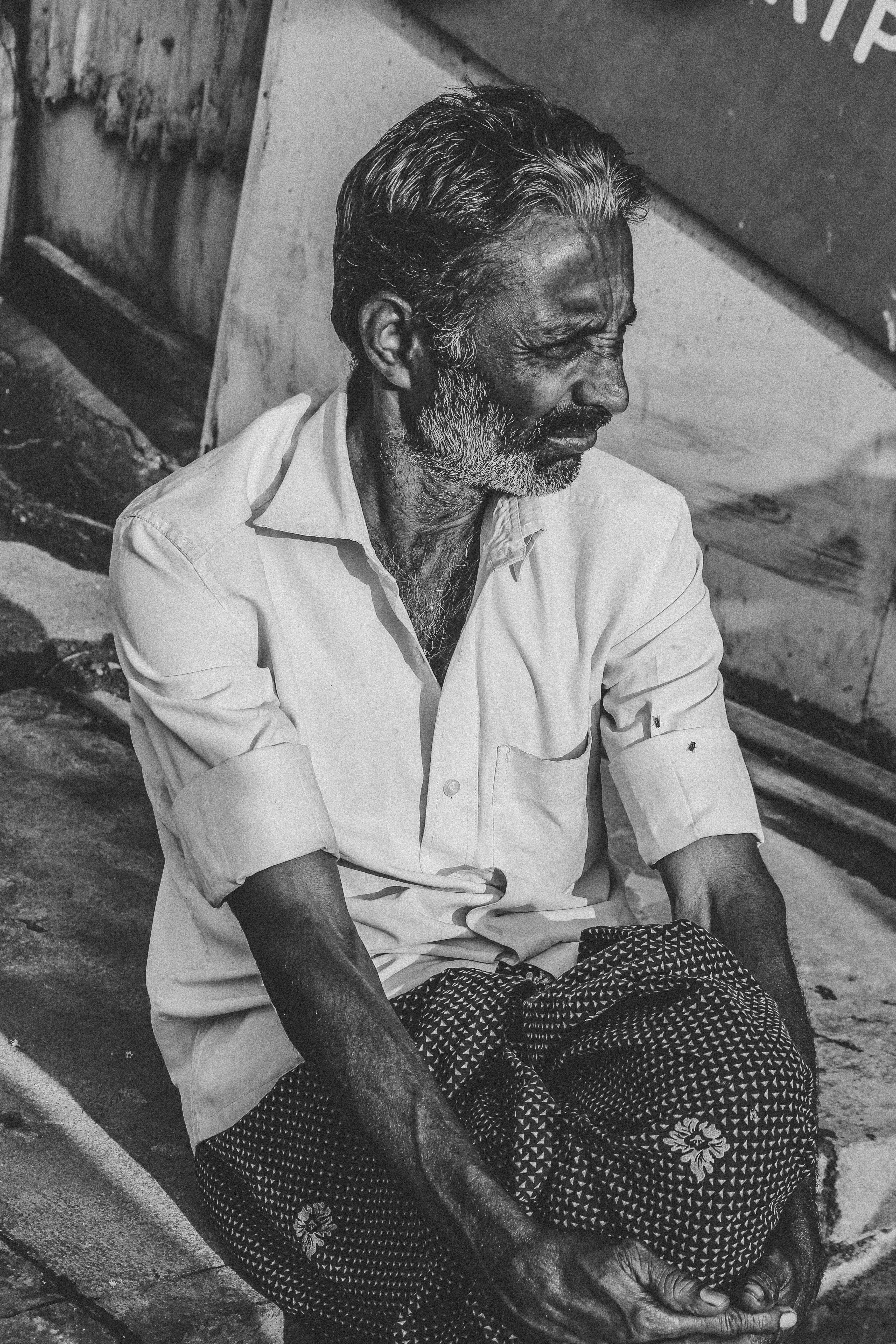 males, adult, black and white, india, beard, leisure activity, waist up, male, facial hair, lifestyles, senior men, old man, real people, people, sitting, Phone HD Wallpaper