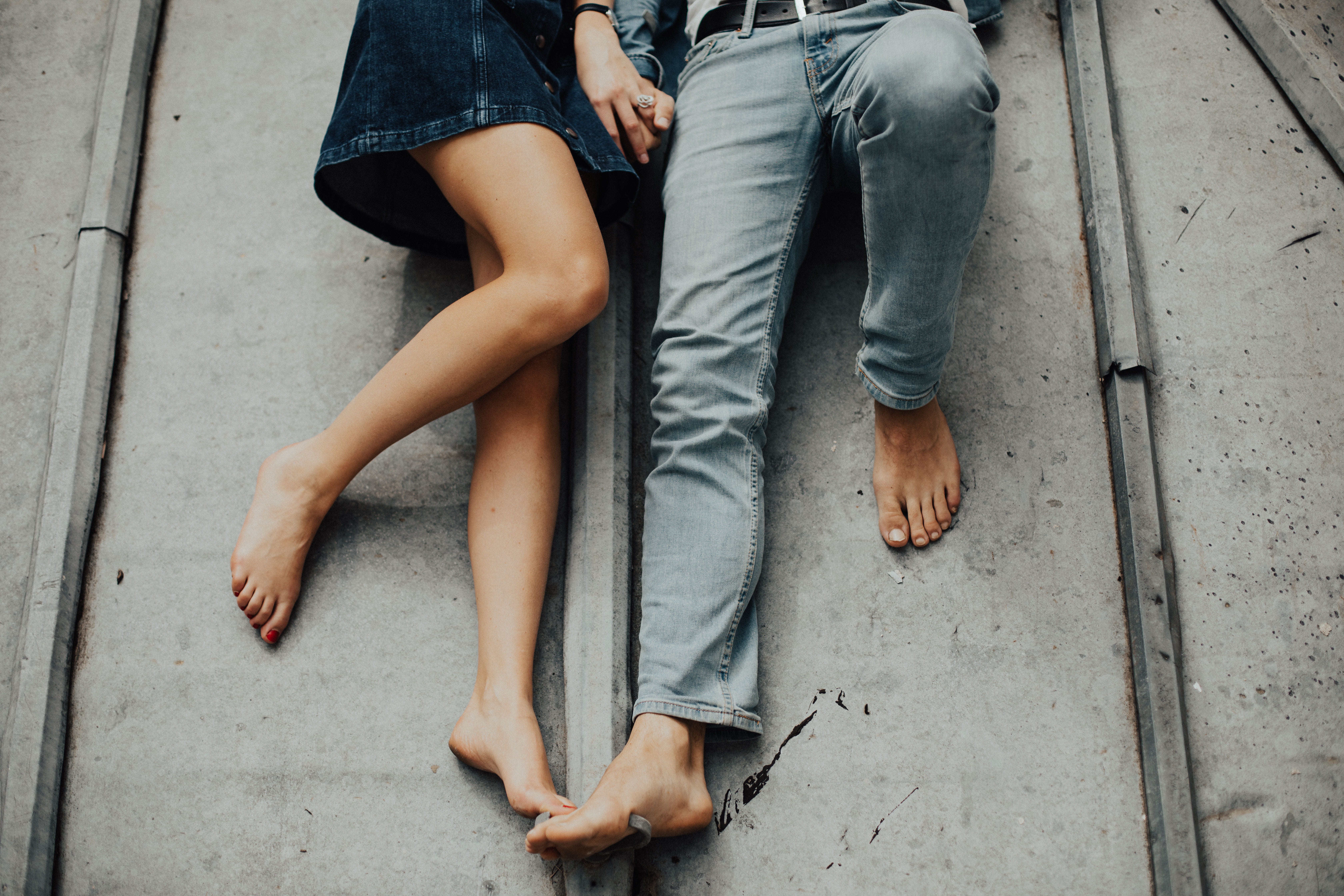 human body part, lifestyles, laying on roof top, hands, denim, social issues, gray, two people, holding hands, body part, session, human limb, floor, blue jean, HD Wallpaper