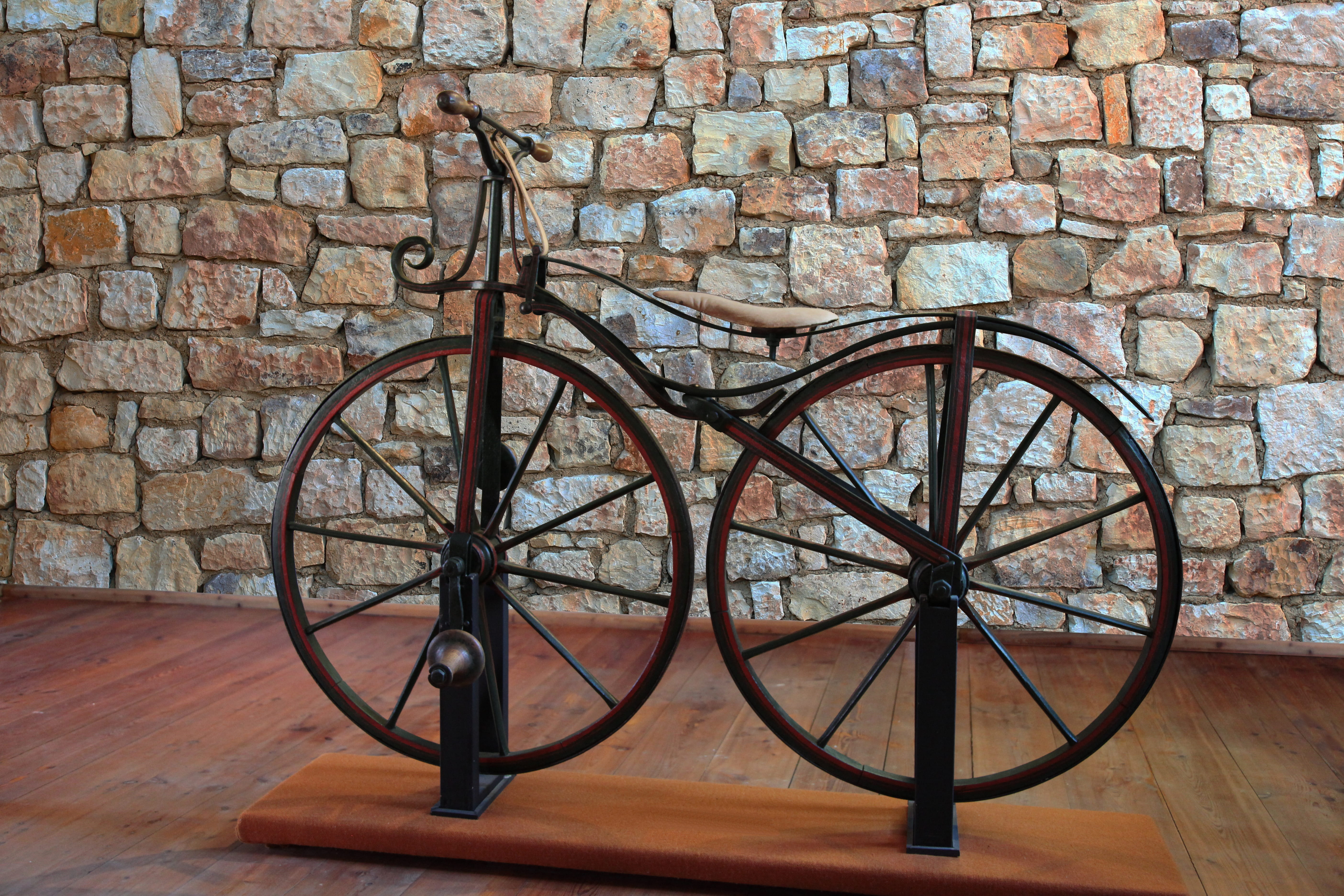 middle ages, 5K, museum, past, move, old bicycle, nostalgia, wheel, brick, brick wall, wood - material, day, land vehicle, wall, mode of transportation, HD Wallpaper