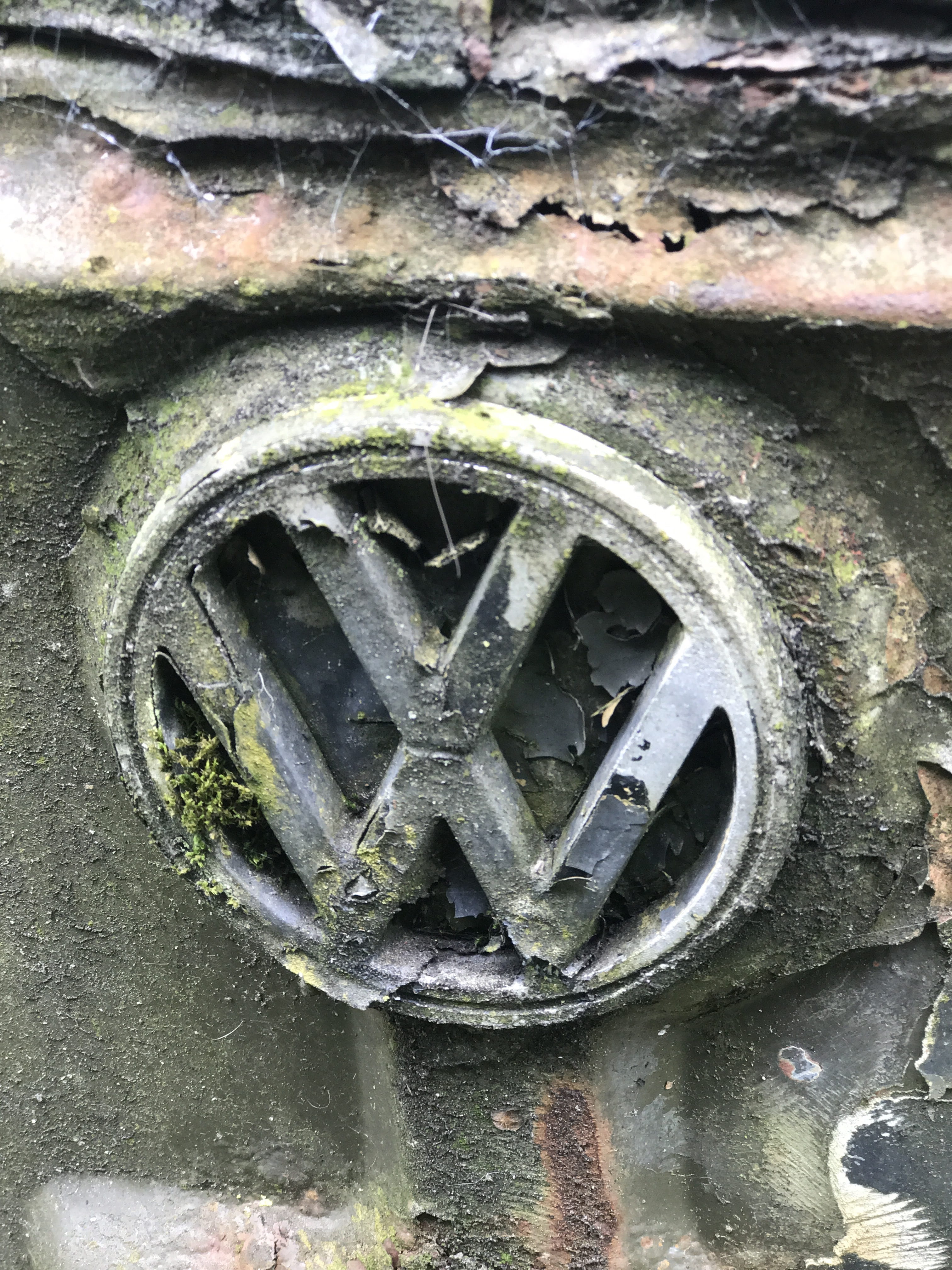 kübelwagen, land vehicle, outdoors, motor vehicle, tire, rubber, vw, obsolete, wheel, damaged, 4K, rusty, no people, metal, emblems, mode of transportation, Phone HD Wallpaper