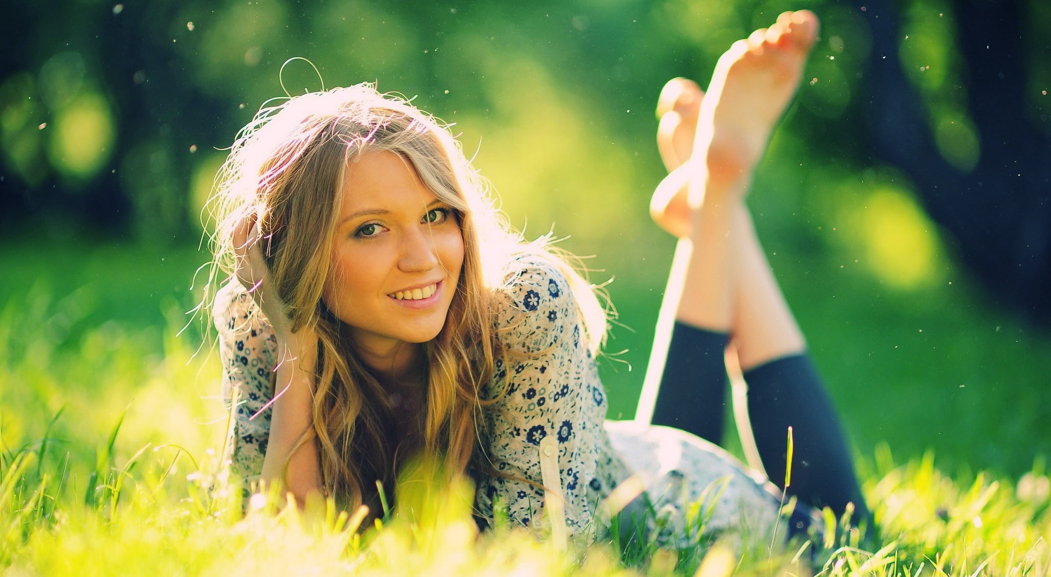 blond hair, 1080P, sleeved, body part, one person, girl, portrait, looking at camera, beautiful woman, smiling, white, springtime, blue, adolescence, Girls, HD Wallpaper