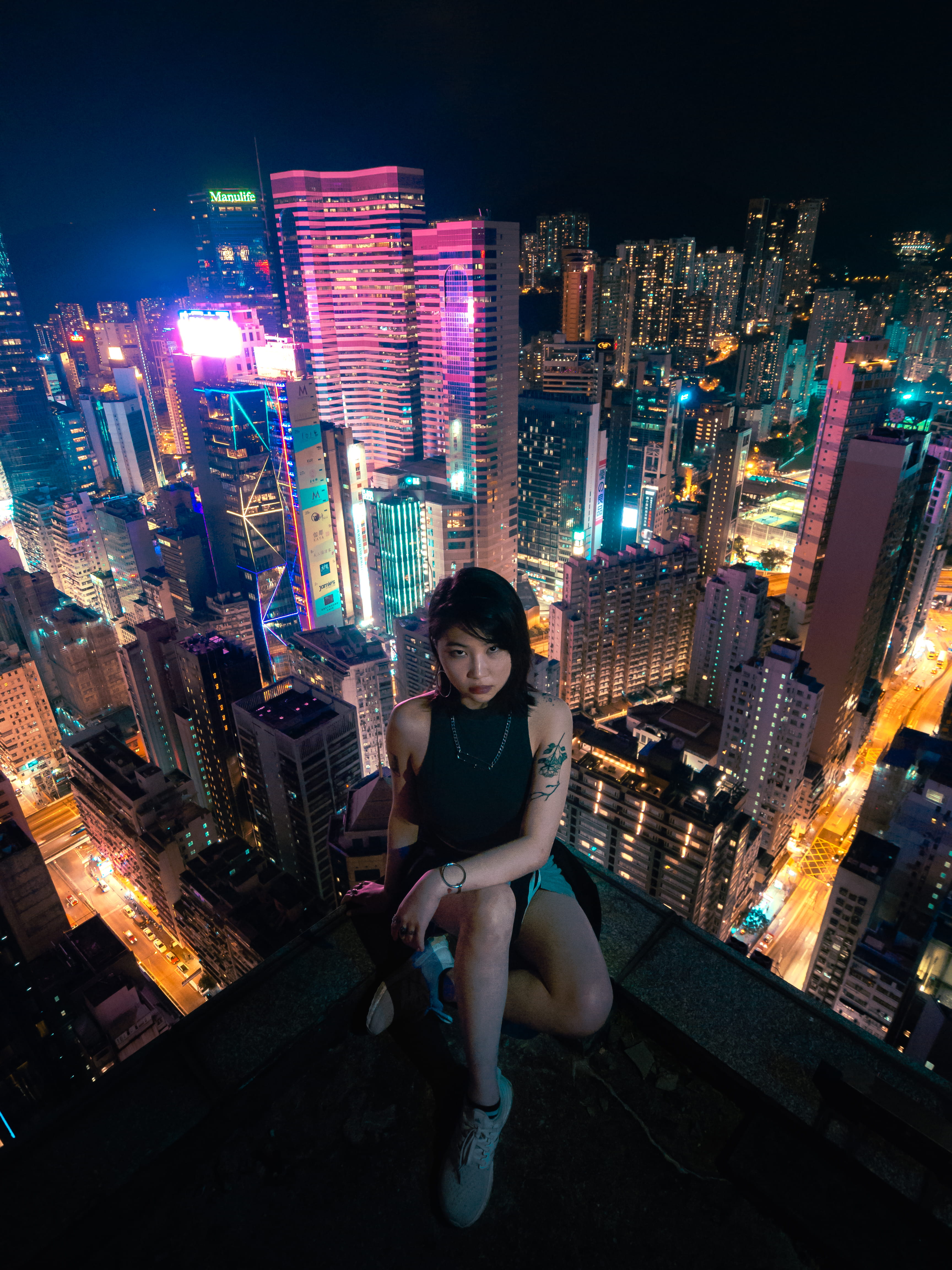 lights, rooftop, nightlife, high, edge, pose, model, night, evening, lifestyles, lady, skyscraper, fashionable, nightscape, skyscrapers, outdoors, real people, Phone HD Wallpaper