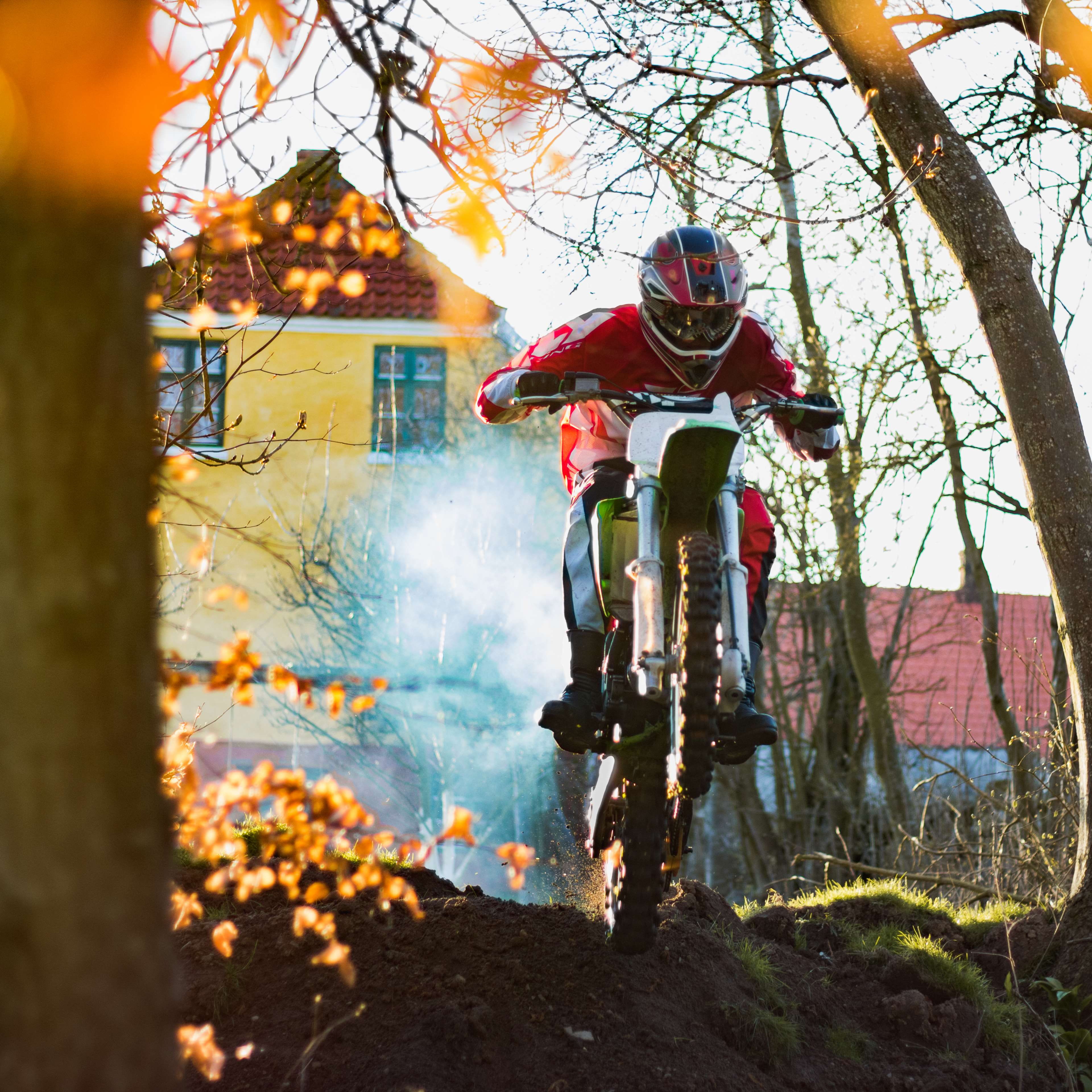 leisure activity, cross, mode of transportation, high speed, risky, plant, bike in air, riding, nature, dirt bike, real people, transportation, outdoors, Phone HD Wallpaper