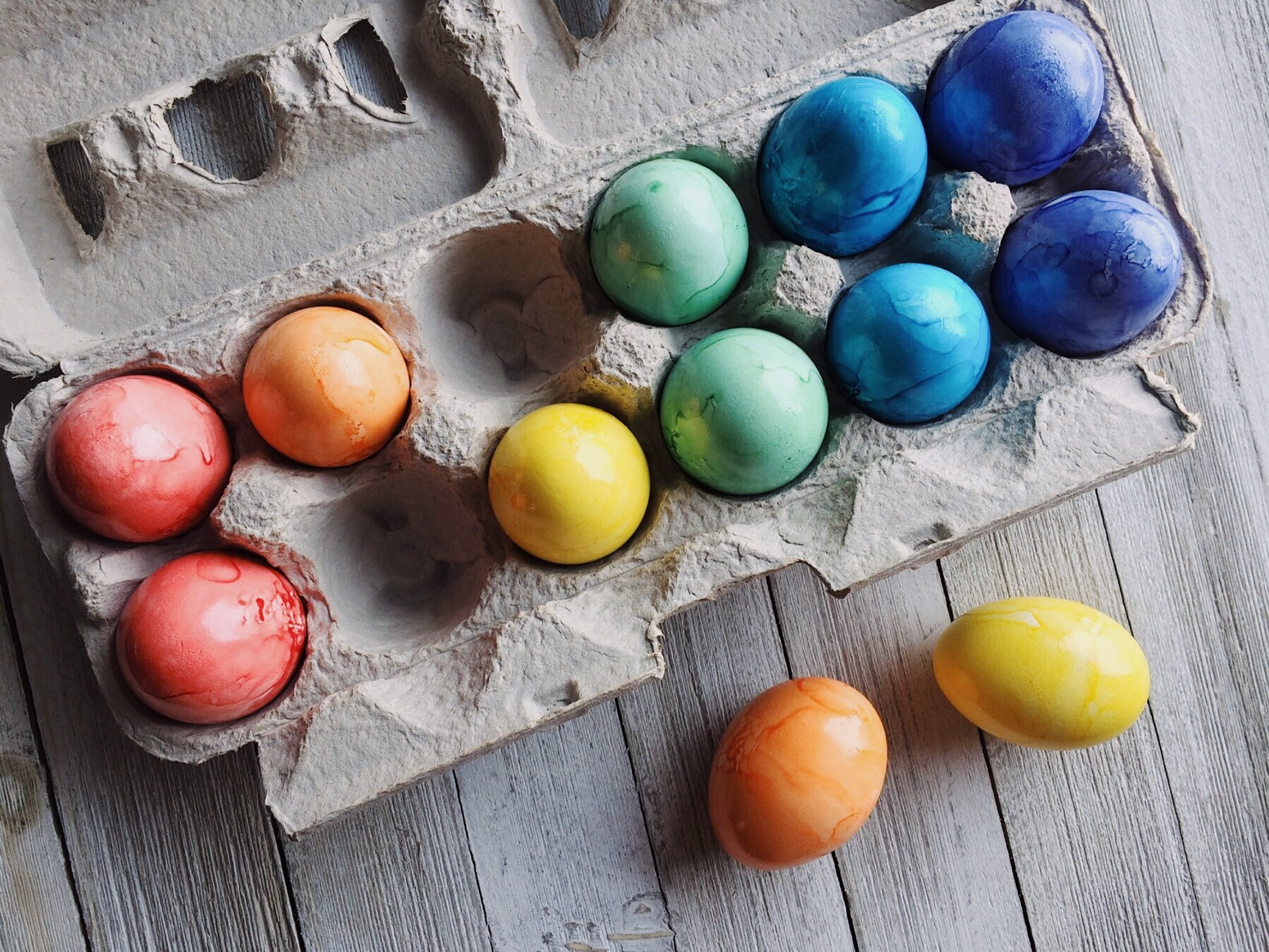 still life, directly above, wellbeing, table, eggs, food, food and drink, color, celebration, wood - material, healthy eating, egg carton, colorful, multi colored, HD Wallpaper