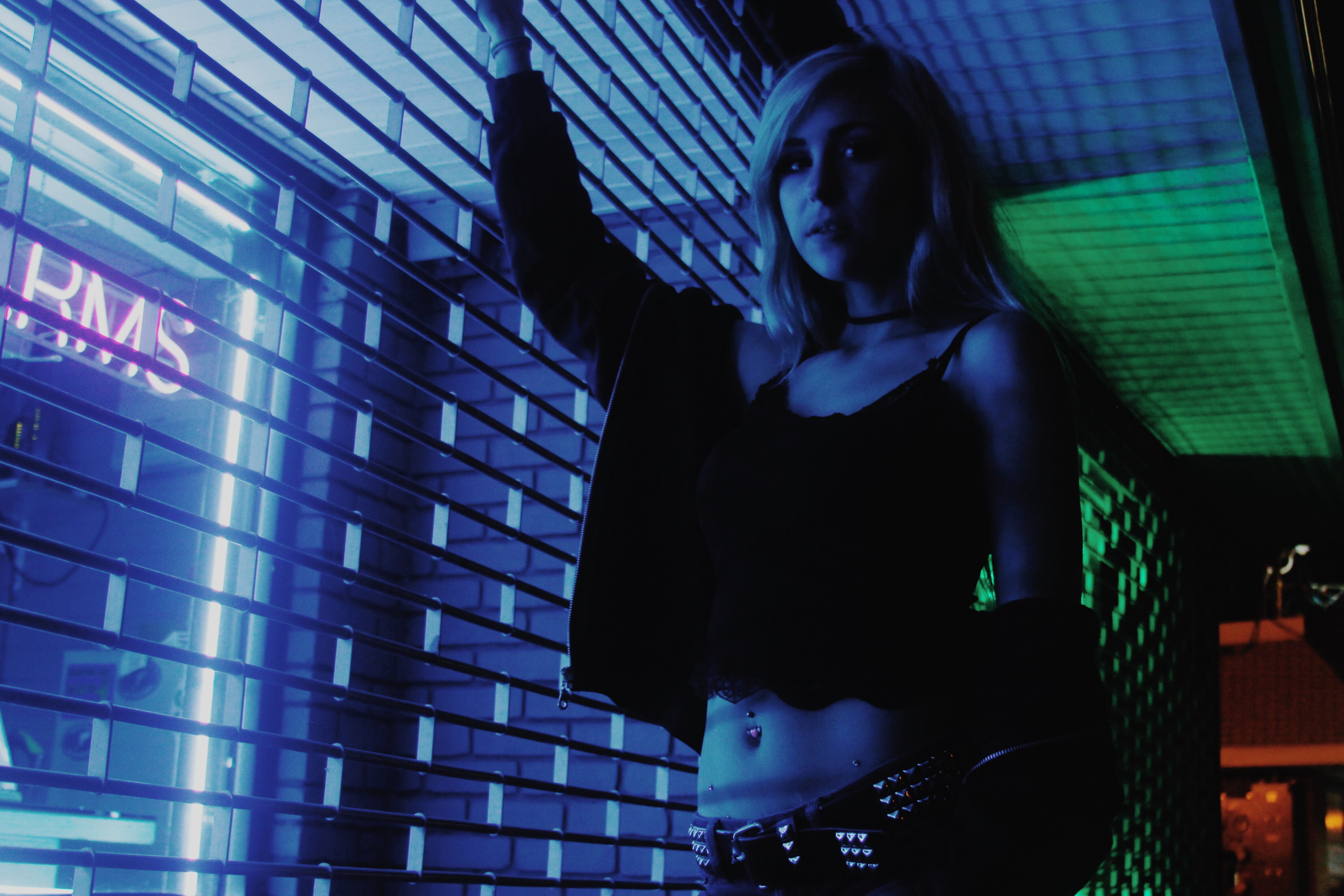 night, women, clothing, woman, neon, portrait, waist up, stomach, building, hairstyle, fashion, black, beauty, lighting, neon light, young women, spaghetti, HD Wallpaper