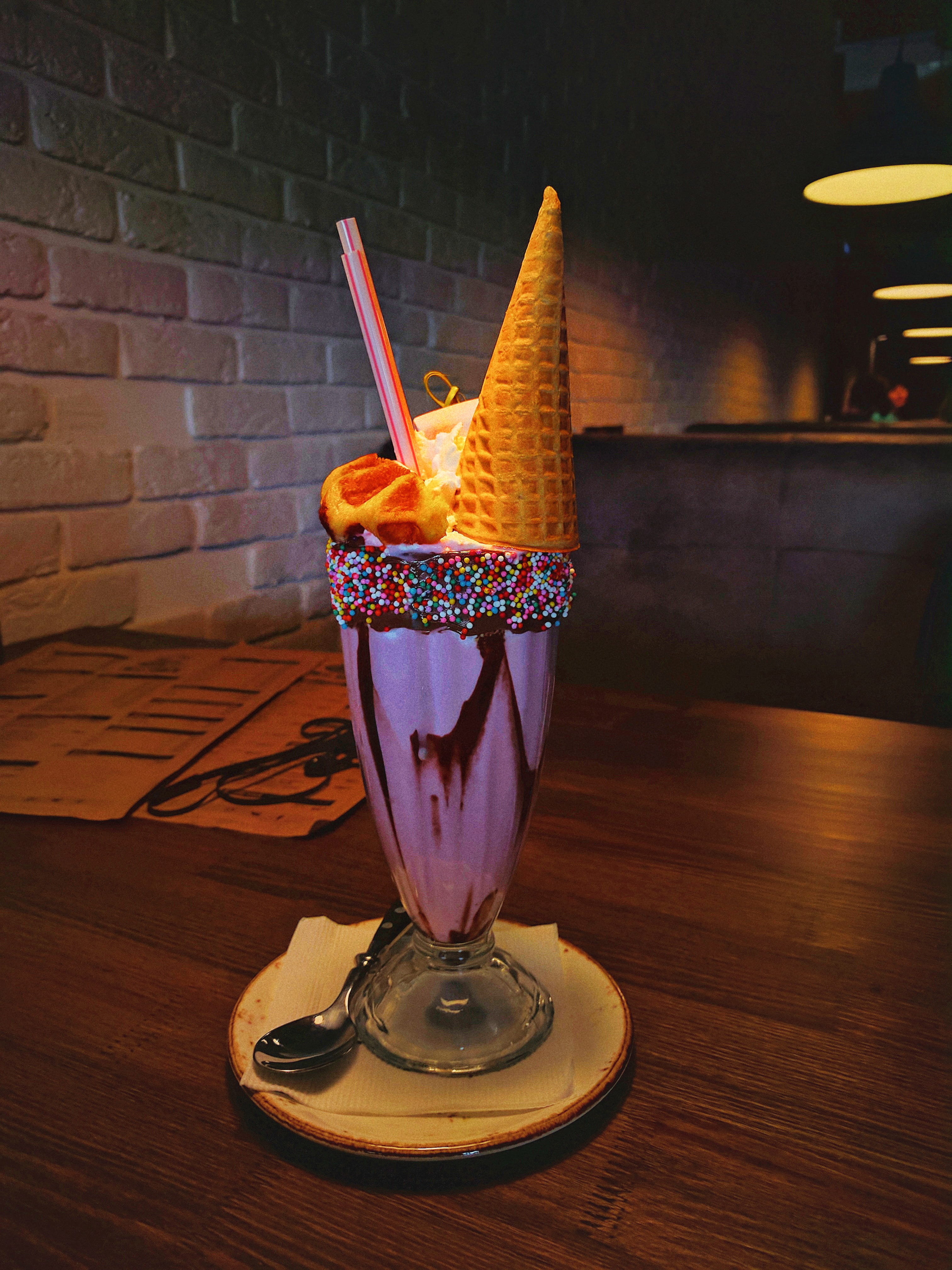 glass - material, alcohol, no people, icecream, wood - material, indoors, food and drink, drinking straw, temptation, drinking glass, close-up, indulgence, Phone HD Wallpaper