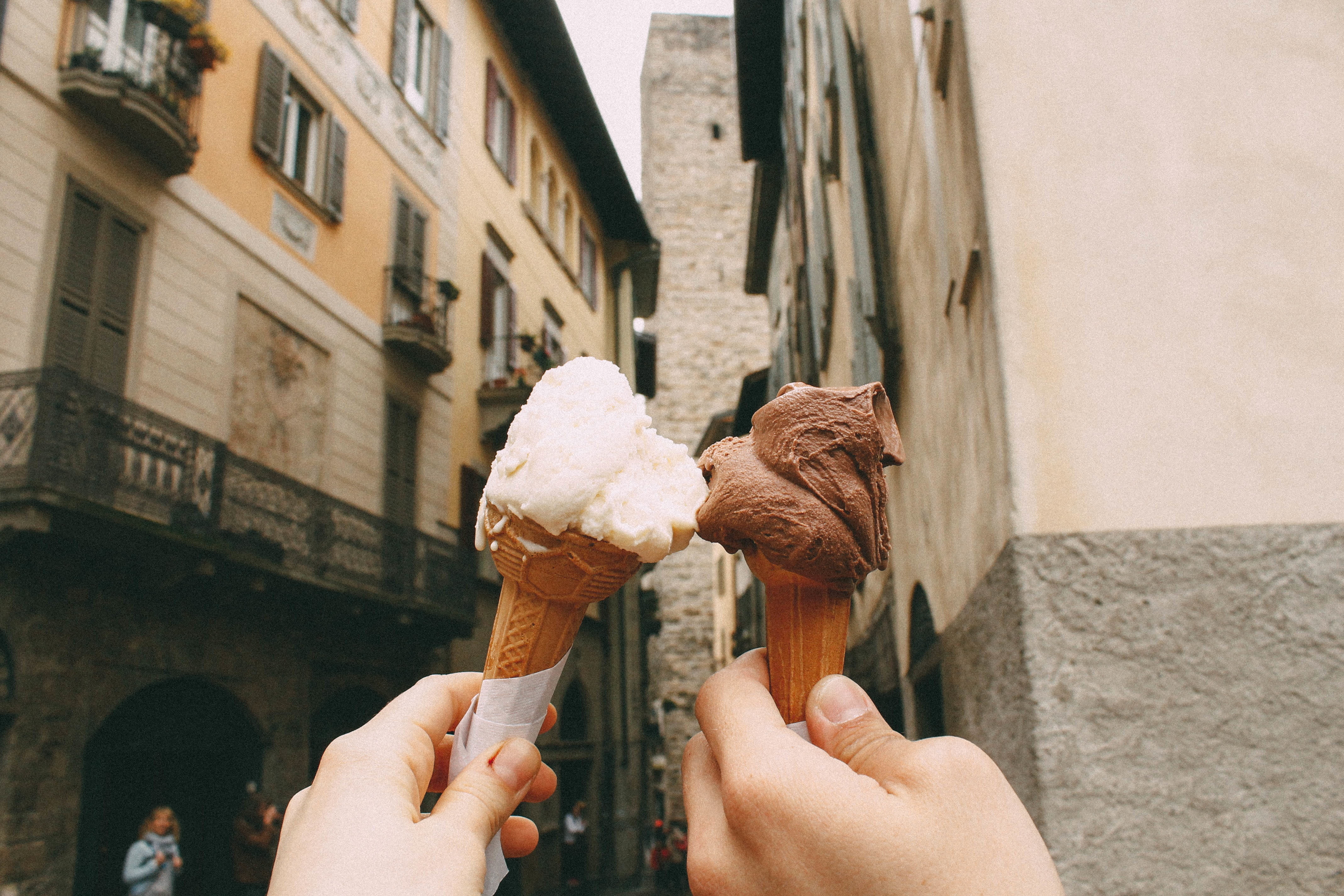 frozen, food and drink, creams, frozen food, building exterior, food, frozen sweet food, sweet, human body part, temptation, dairy product, holding, human hand, HD Wallpaper