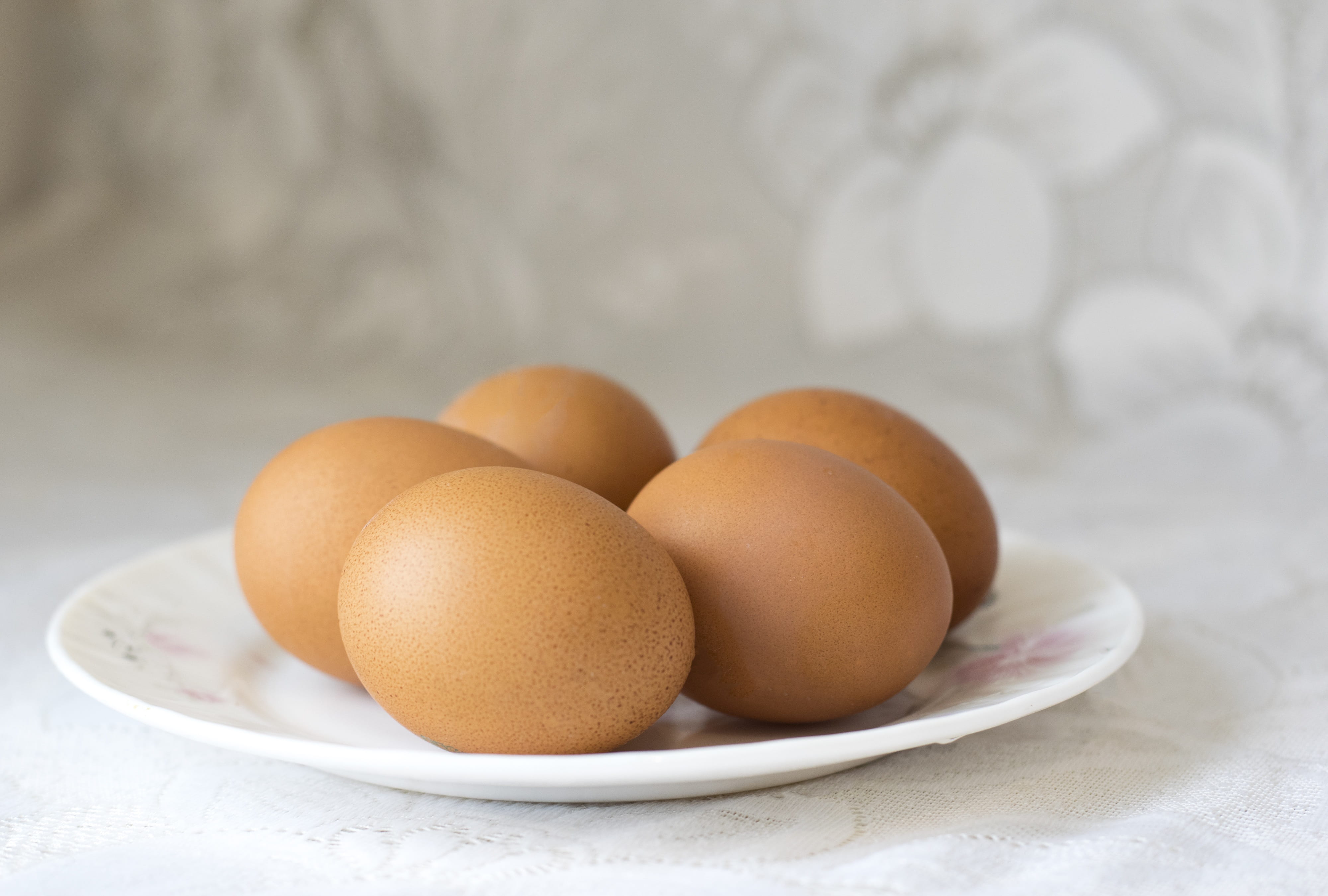 poultry, medium group of objects, food and drink, table, easter, tasty, food, healthy eating, 4K, cholesterol, brown, fragility, delicious, organic, freshness, HD Wallpaper