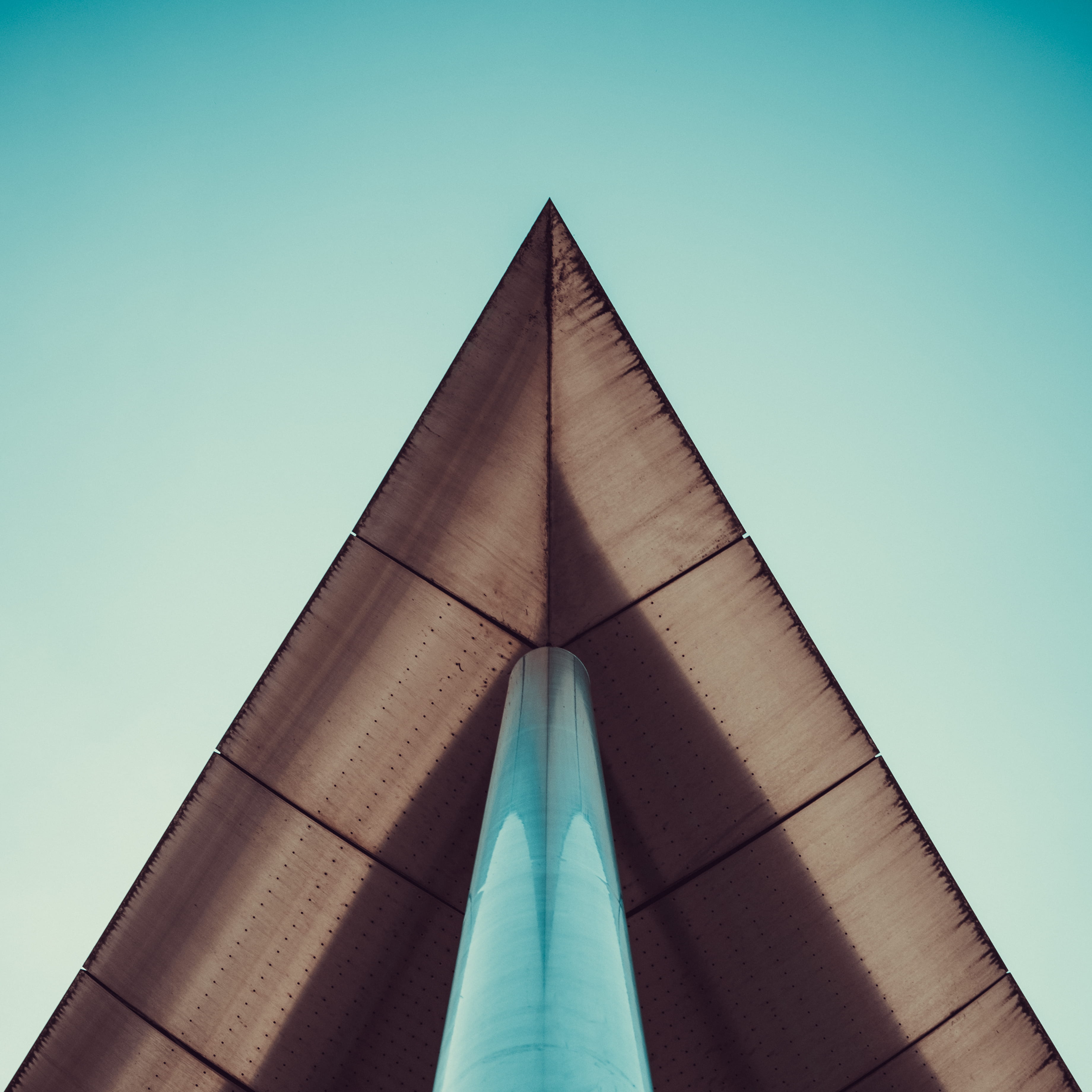 tall - high, low angle view, nature, belgium, 2K, architectural column, point, brown, clear, glass, commercial, day, modern, city, blue, skyscraper, travel destinations, Phone HD Wallpaper