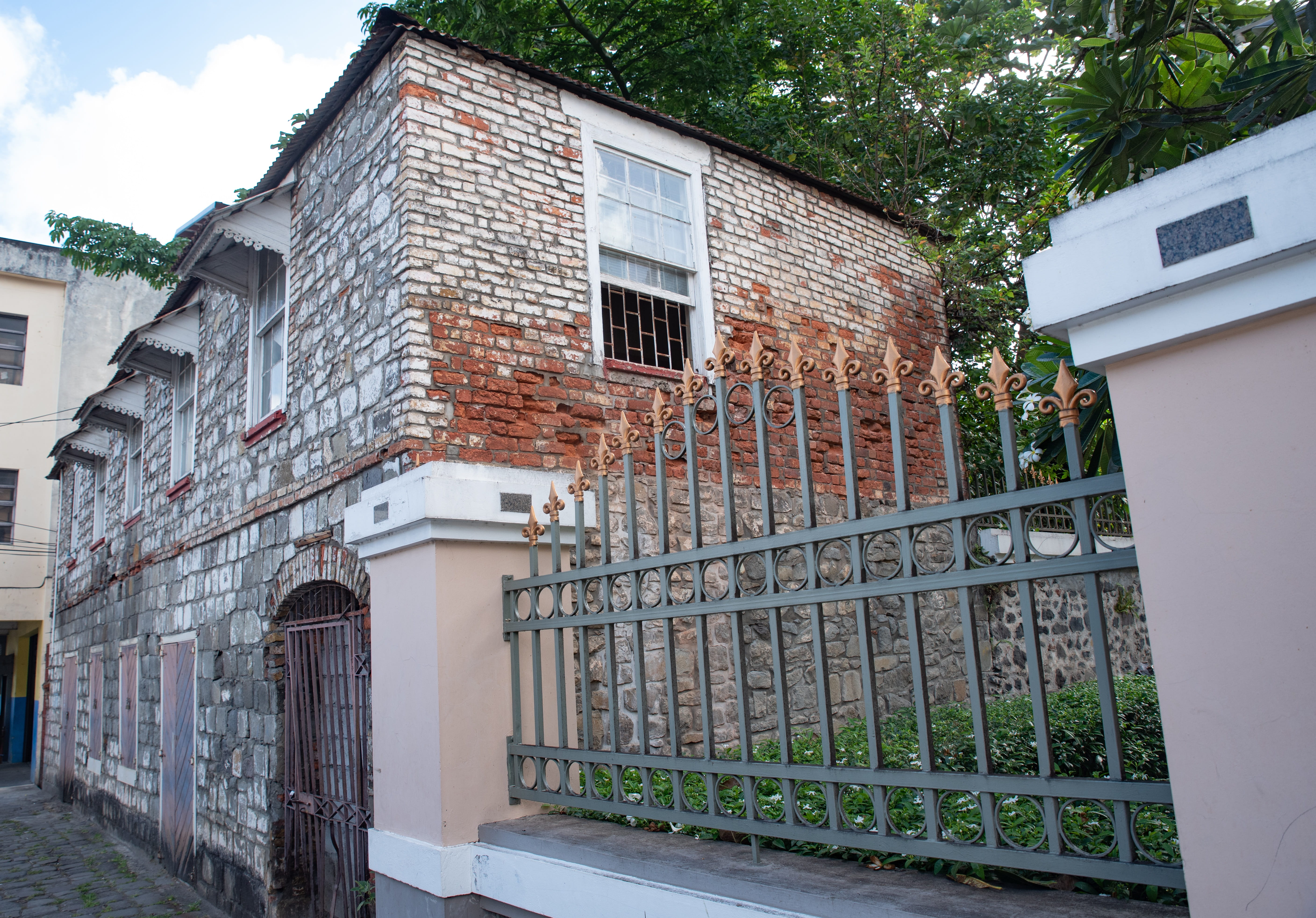 outdoors, house, day, building exterior, st vincent and the grenadines, entrance, sky, brick, architecture, wall, 5K, plant, window, tree, building, city, HD Wallpaper