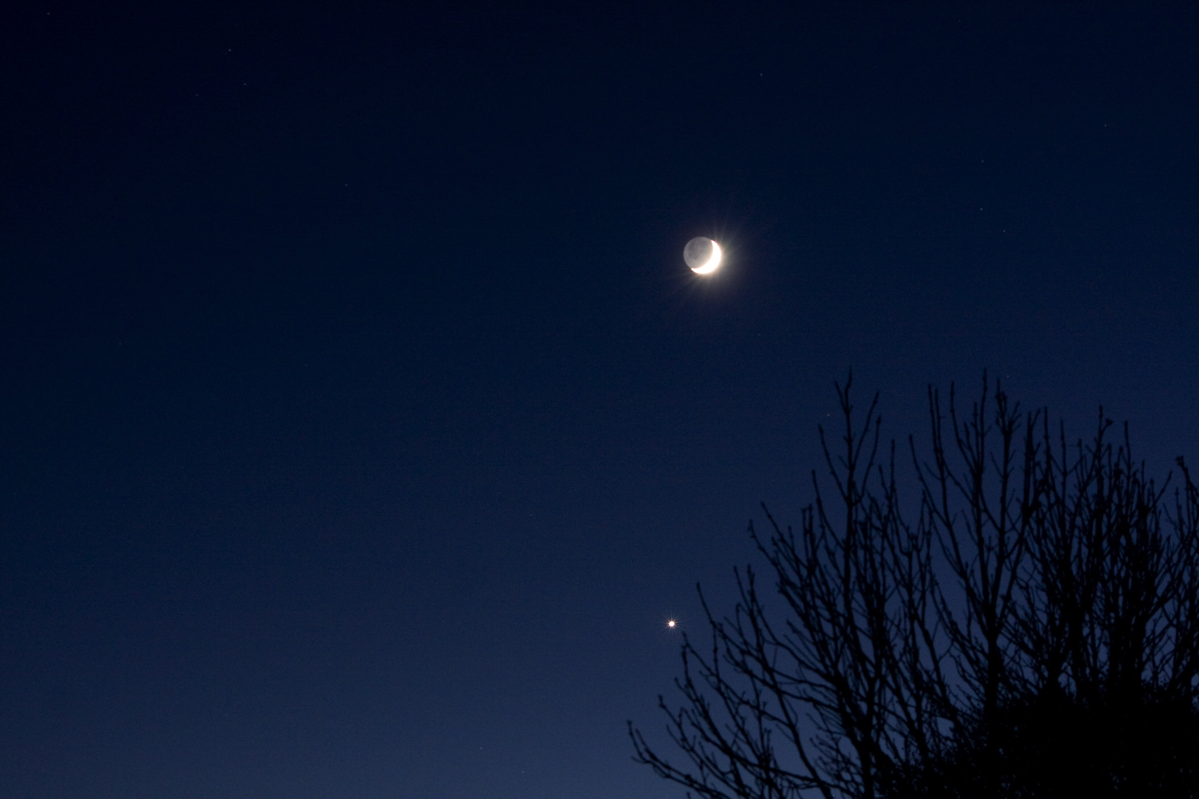 astronomy, planetary moon, from, earthshine, tranquil scene, no people, bright, panorama, low angle view, beauty in nature, scenics - nature, 4K, moon, HD Wallpaper