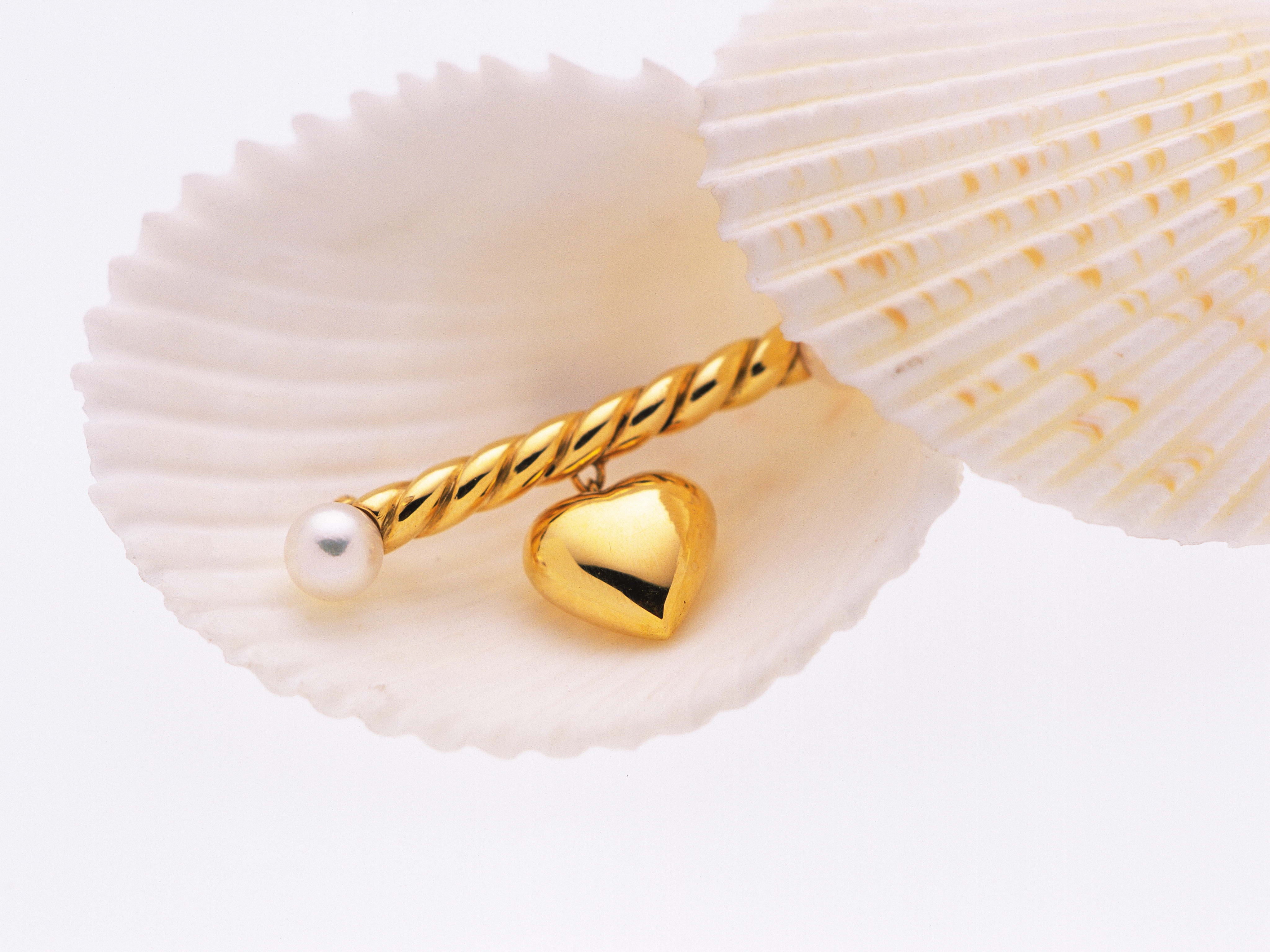 two objects, close-up, wealth, single Object, gold Colored, cut out, copy space, decoration, pearl jewelry, no People, indoors, white background, isolated, HD Wallpaper