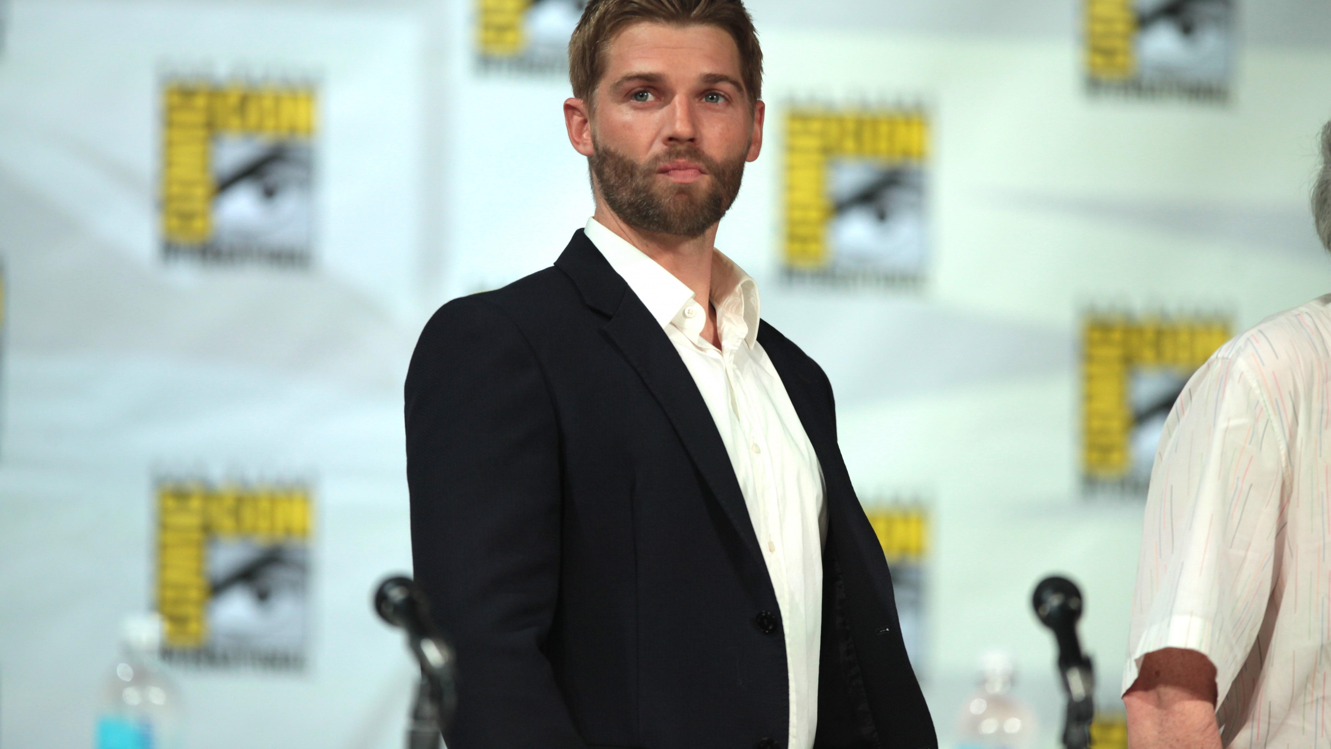 man, focus, Mike Vogel, photo, 5K, black, selective, 5k, blazer, photography, HD Wallpaper
