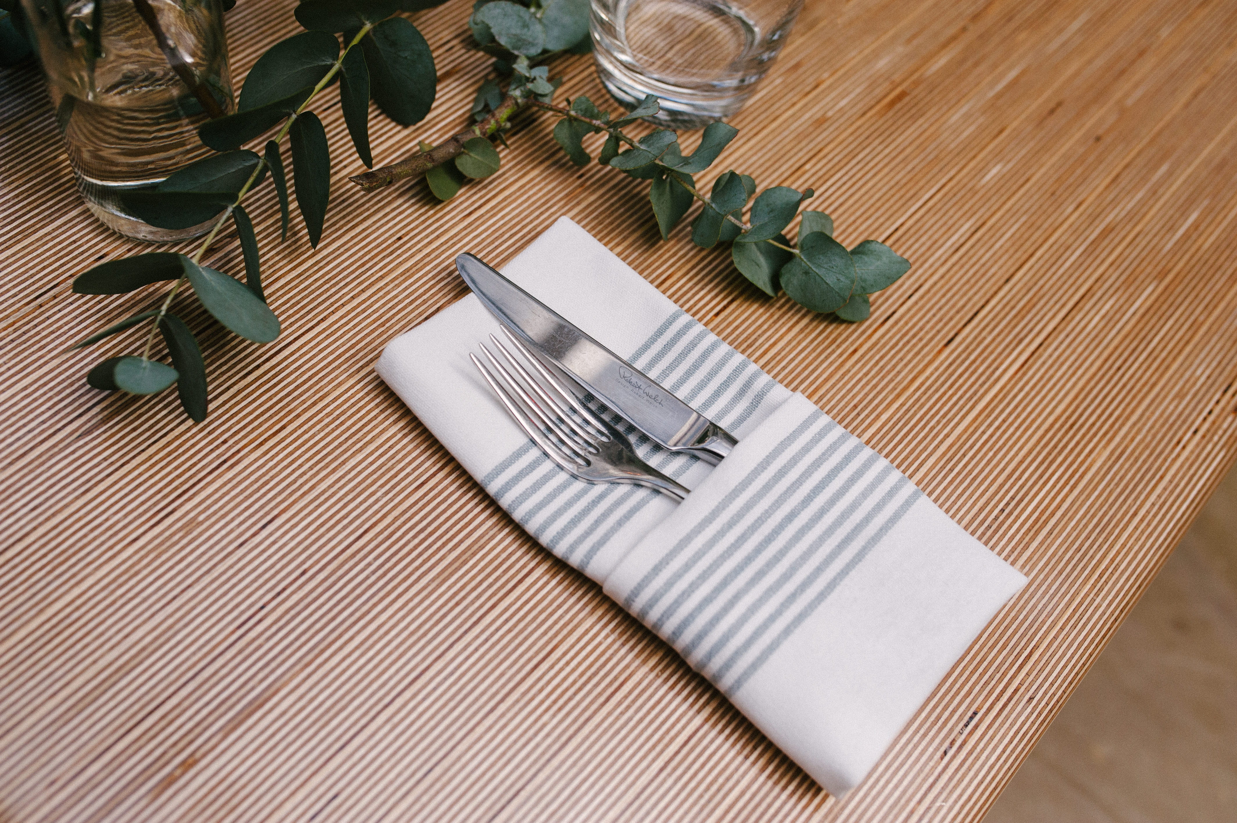 close-up, paper, napkin, fork, plant part, table, silver, day, room, wood - material, gray, still life, creativity, pattern, table setting, indoors, wedding, HD Wallpaper