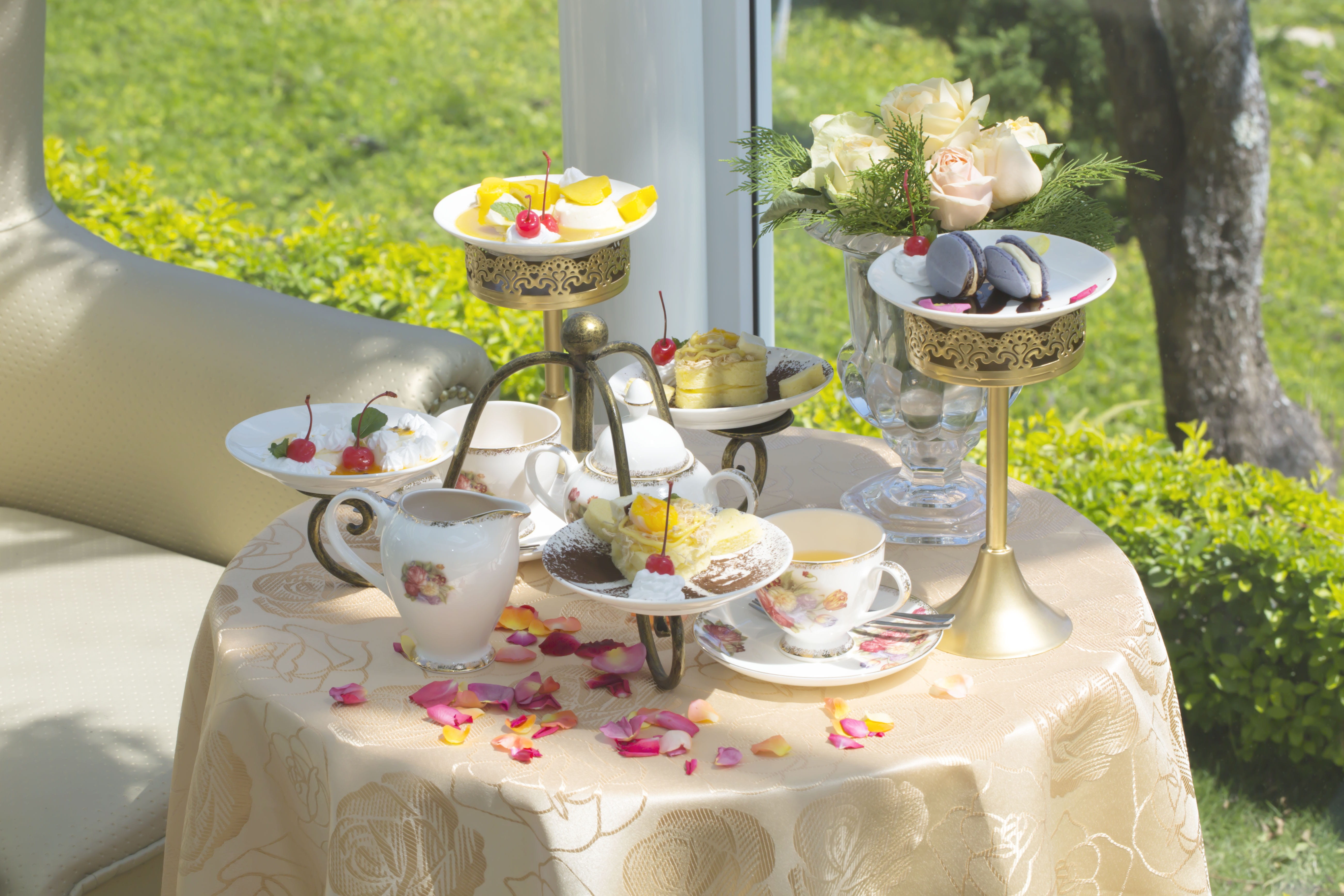 natural, field, dessert, sweet, afternoon tea, food and drink, outdoors, beauty, drink, decoration, glass, event, the countryside, flower, table, crockery, HD Wallpaper