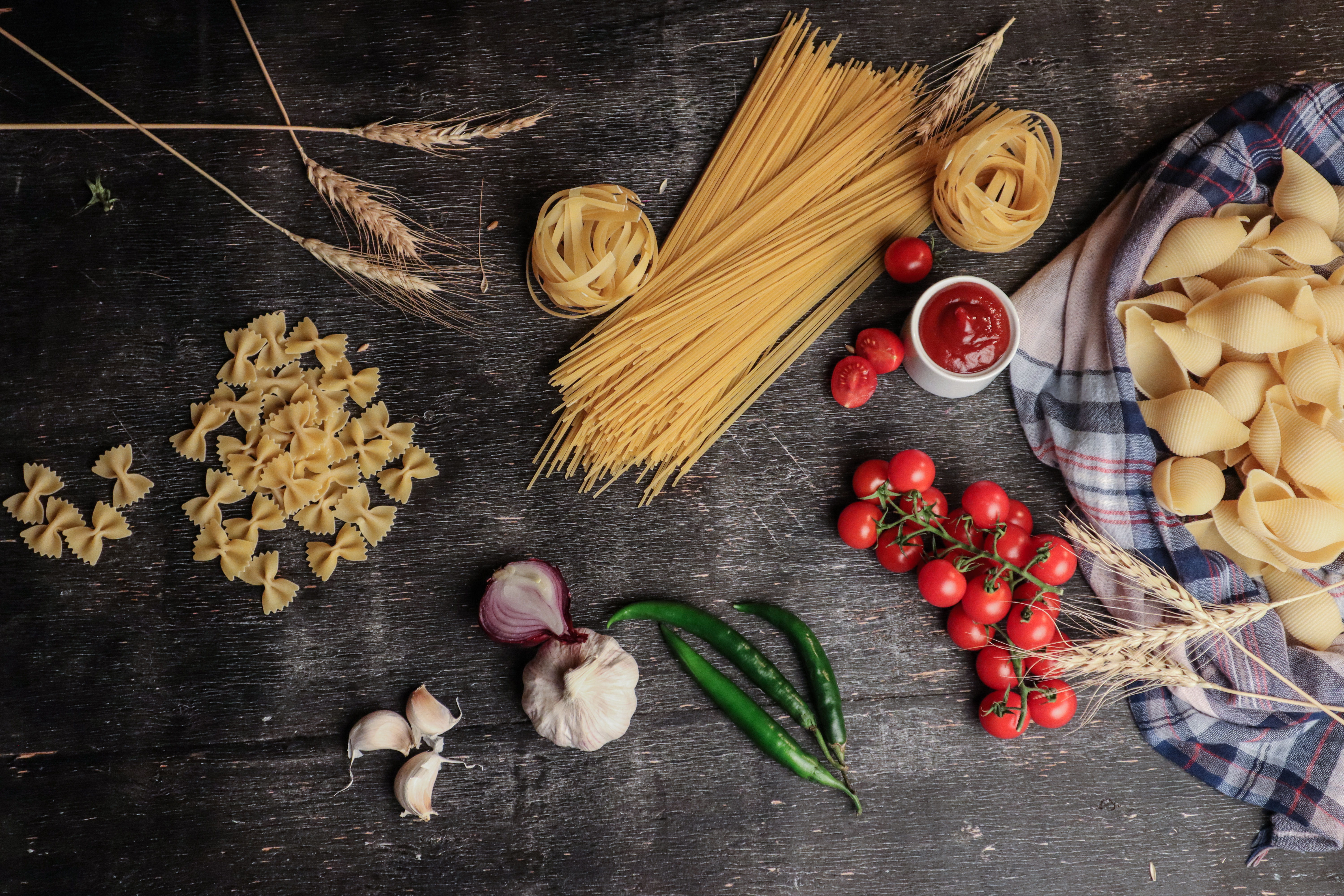 noodles, raw food, wellbeing, tomato, indoors, garlic, tomatoes, photo, preparation, vegetable, freshness, directly above, food and drink, ingredient, wood - material, HD Wallpaper