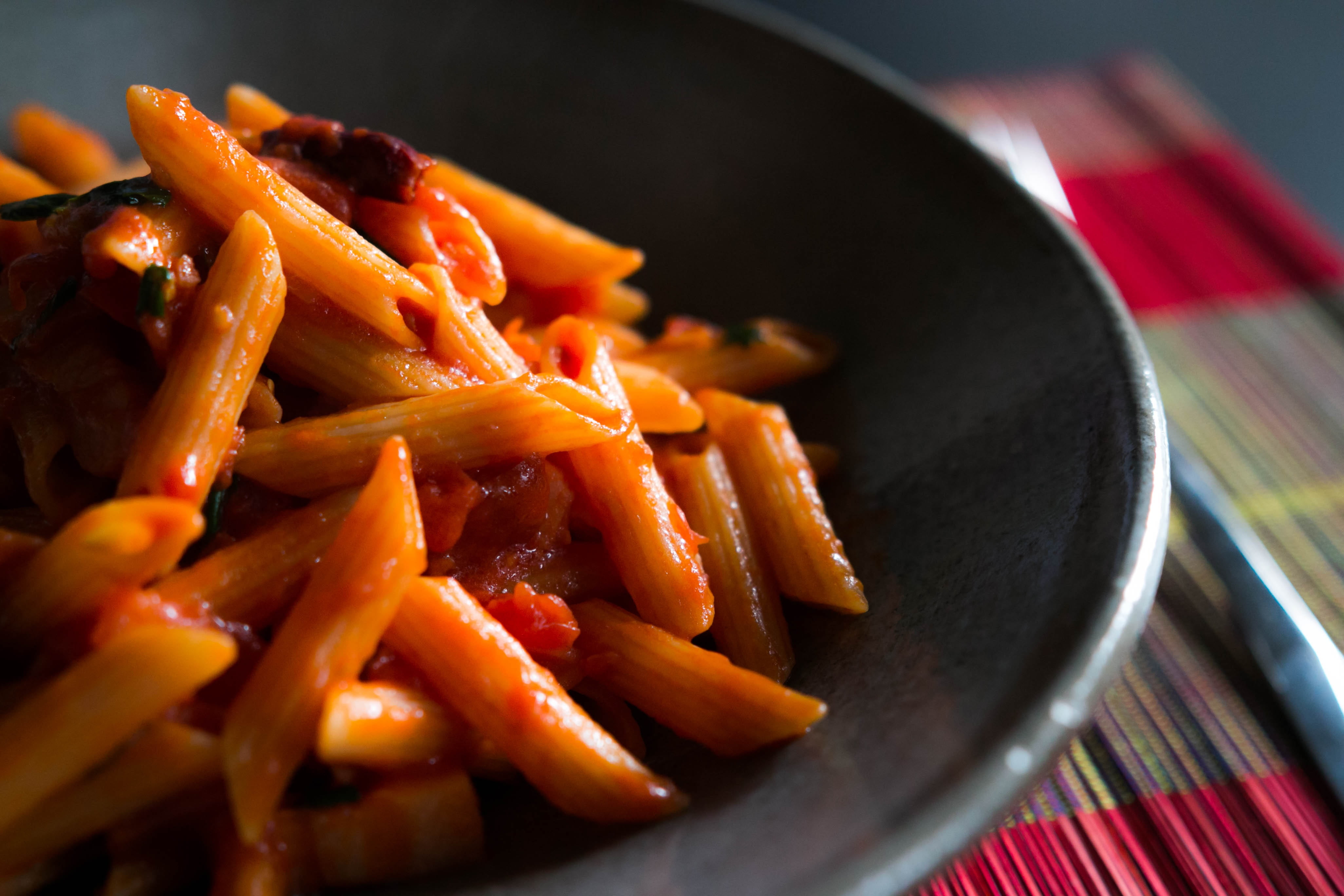fast food, 4K, pasta, day, sauce, red, freshness, root vegetable, food, penne, household equipment, lunch, unhealthy eating, food and drink, fried, snack, HD Wallpaper