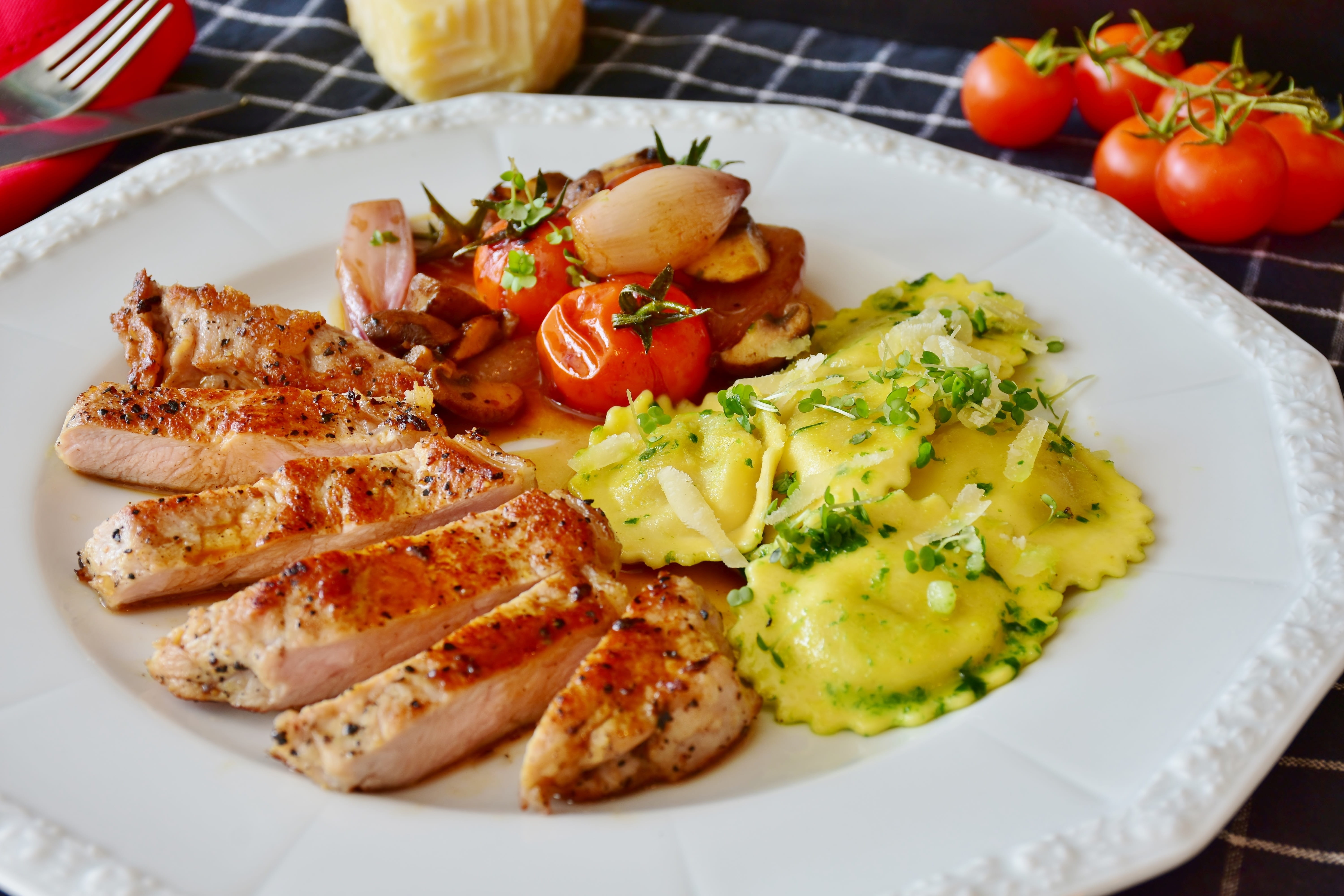 cooked, salad, vegetables, food and drink, indoors, round, freshness, steak, vegetable, healthy eating, tortellini, crockery, cress, meat, eat, plate, beside, HD Wallpaper