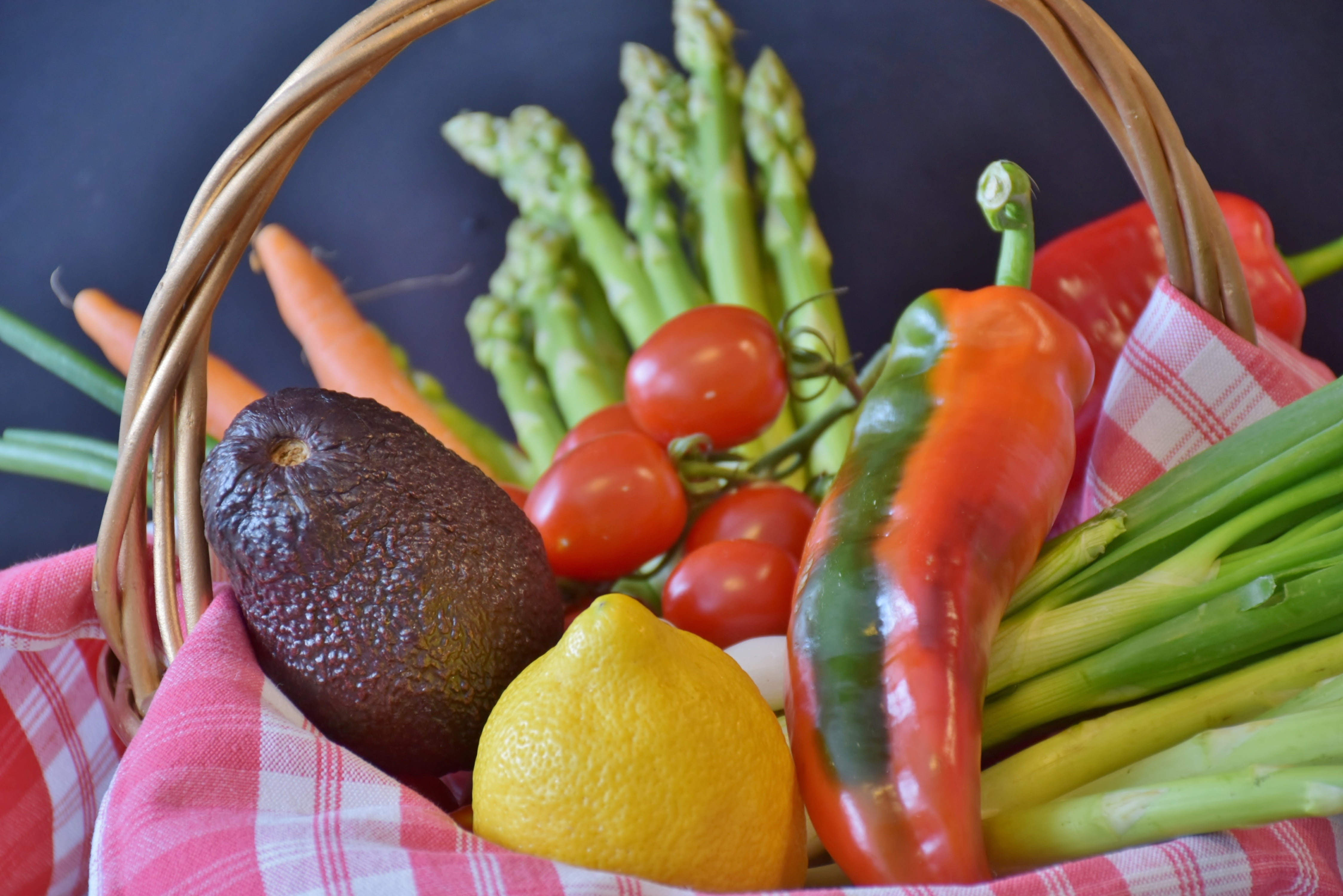 avocado, pepper, green, wellbeing, asparagus time, choice, paprika, red, vegetarian, still life, basket, leek, root vegetable, vegetable, lemon, food, eat, HD Wallpaper