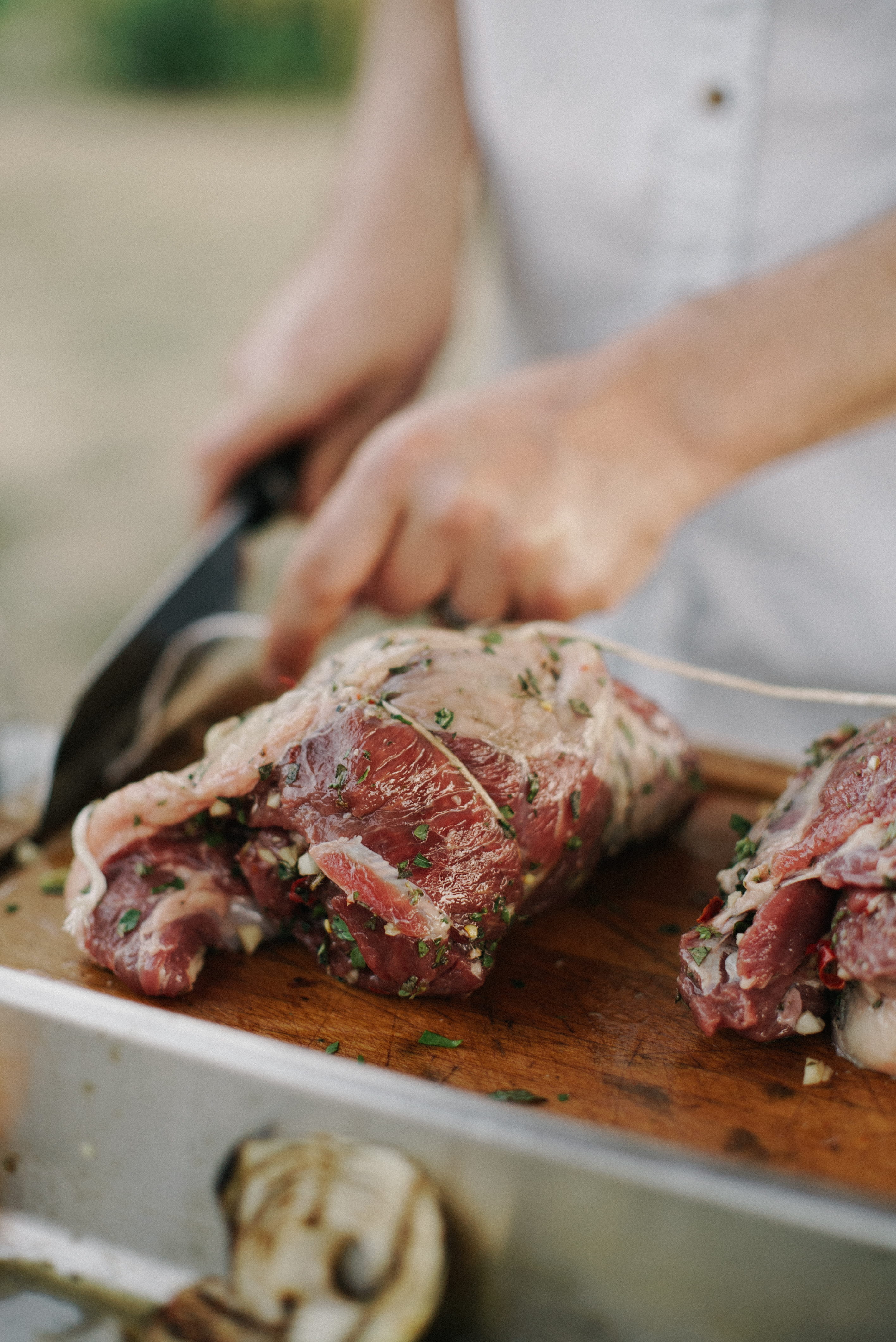 hands, table, chopping, human hand, freshness, close-up, midsection, wellbeing, knife, food and drink, selective focus, preparing food, focus on foreground, Phone HD Wallpaper