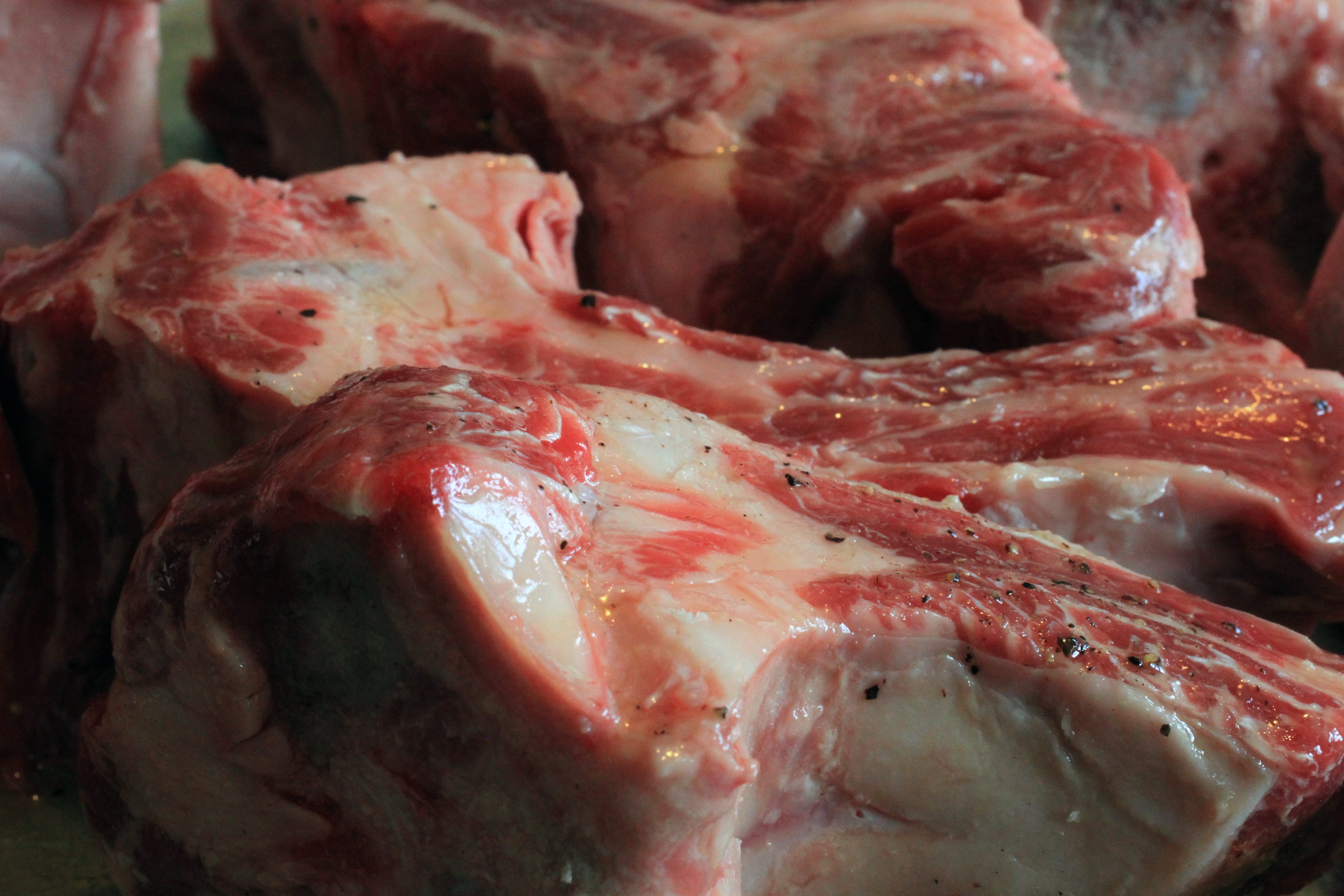 raw food, wellbeing, Back, farm, closeup, supper, sauce, summer, close-up, white, pig, bone-in, market stall, cooking, back, barbeque, food and drink, 4K, HD Wallpaper