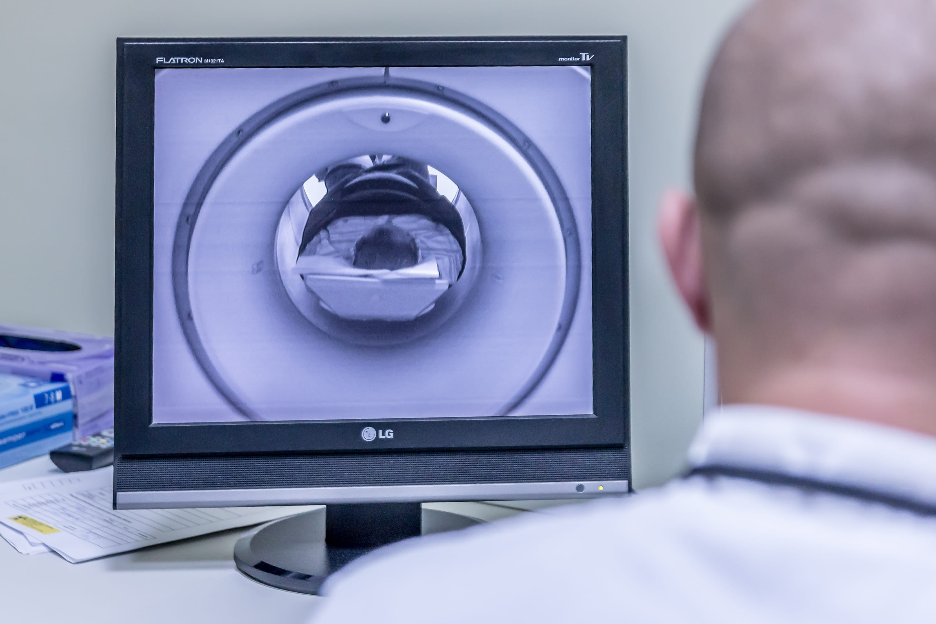 males, wireless technology, the doctor, expertise, computer, technology, tests, magnetic resonance imaging, computer monitor, headshot, the test, business, HD Wallpaper