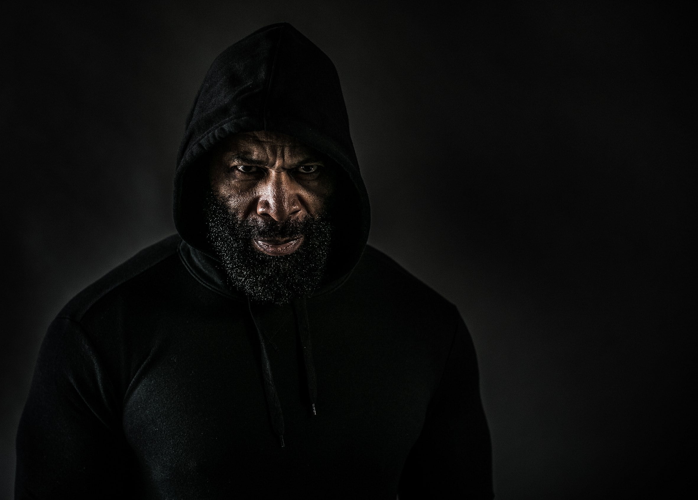 Plush beard, City Fletcher, bodybuilder, black background, hood, CT Fletcher, 1080P, pose, muscle, look, HD Wallpaper