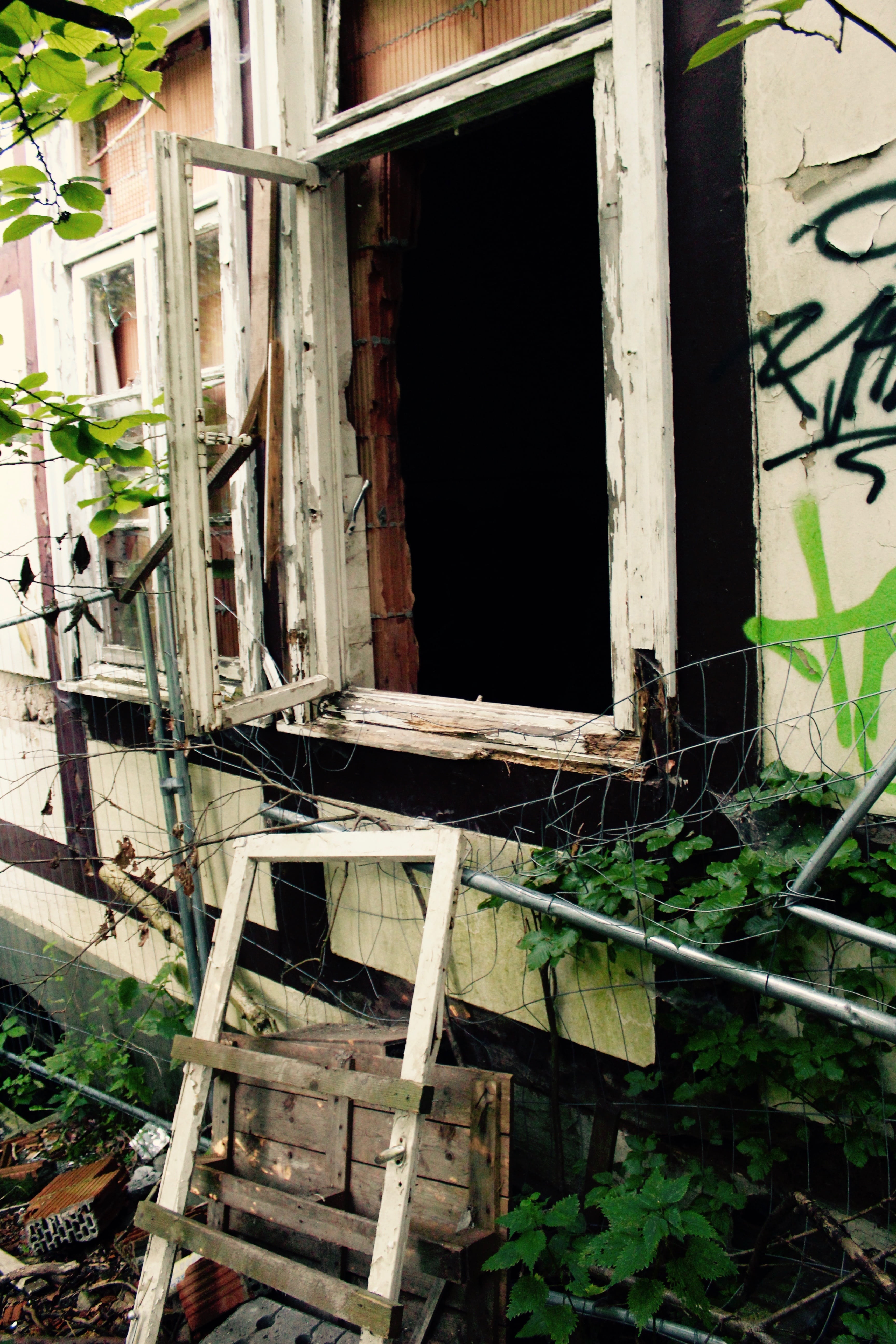 no people, old house, collapse, run down, lost place, outdoors, passage, day, gloomy, residential district, architecture, damaged, broken, ailing, shadow, Phone HD Wallpaper