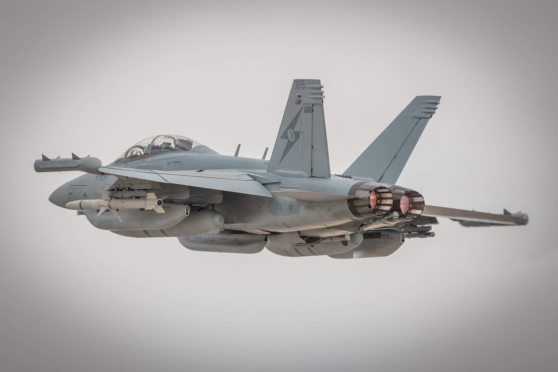 AIM-120 AMRAAM, Boeing EA-18G Growler, The aircraft REB, USAF, AGM-88 HARM, Container REB ALQ-21, PTB, 1080P, HD Wallpaper