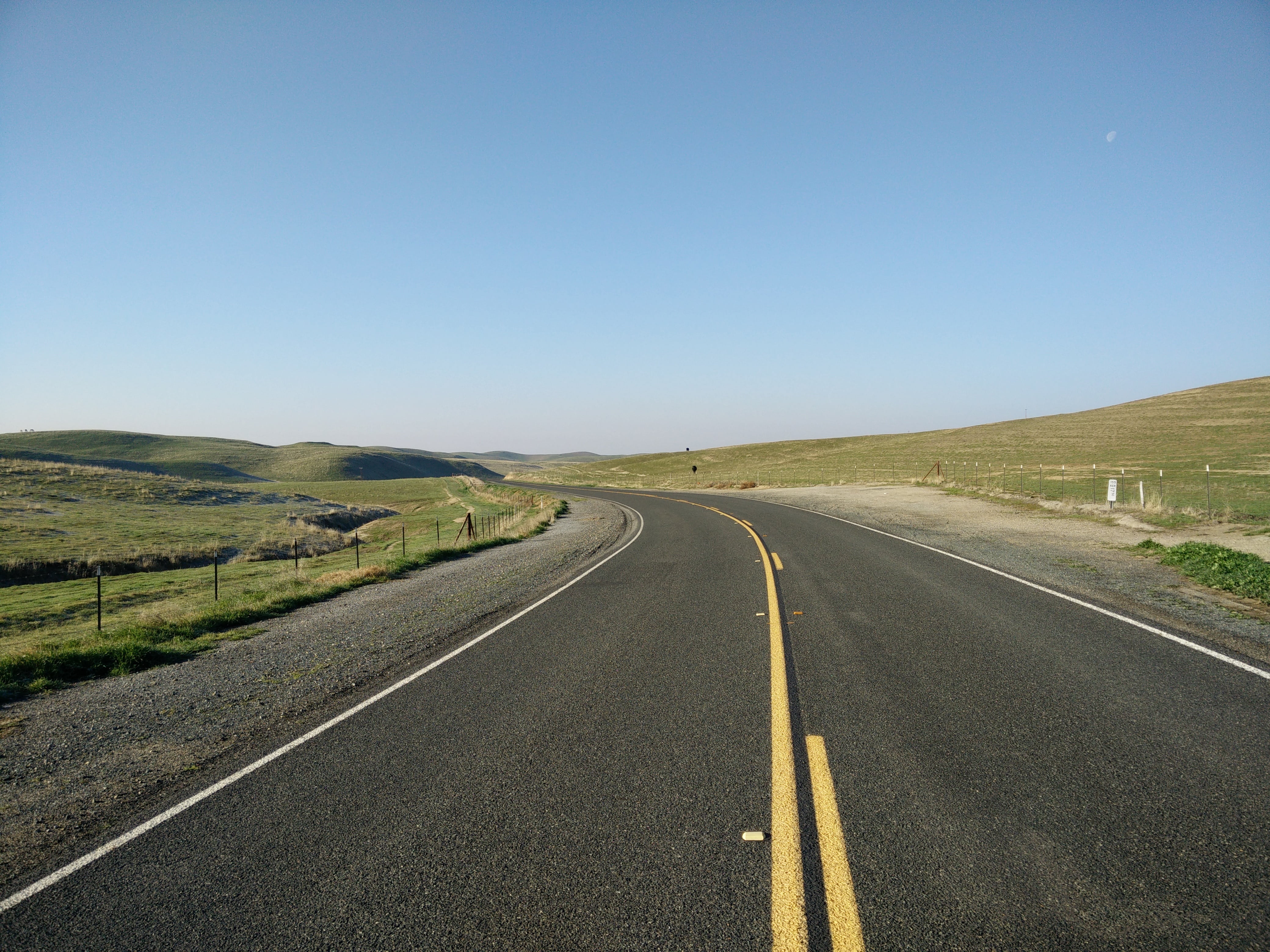 copy space, direction, blue, usa, marking, double yellow line, the way forward, outdoors, country, diminishing perspective, dom, symbol, no people, sign, HD Wallpaper