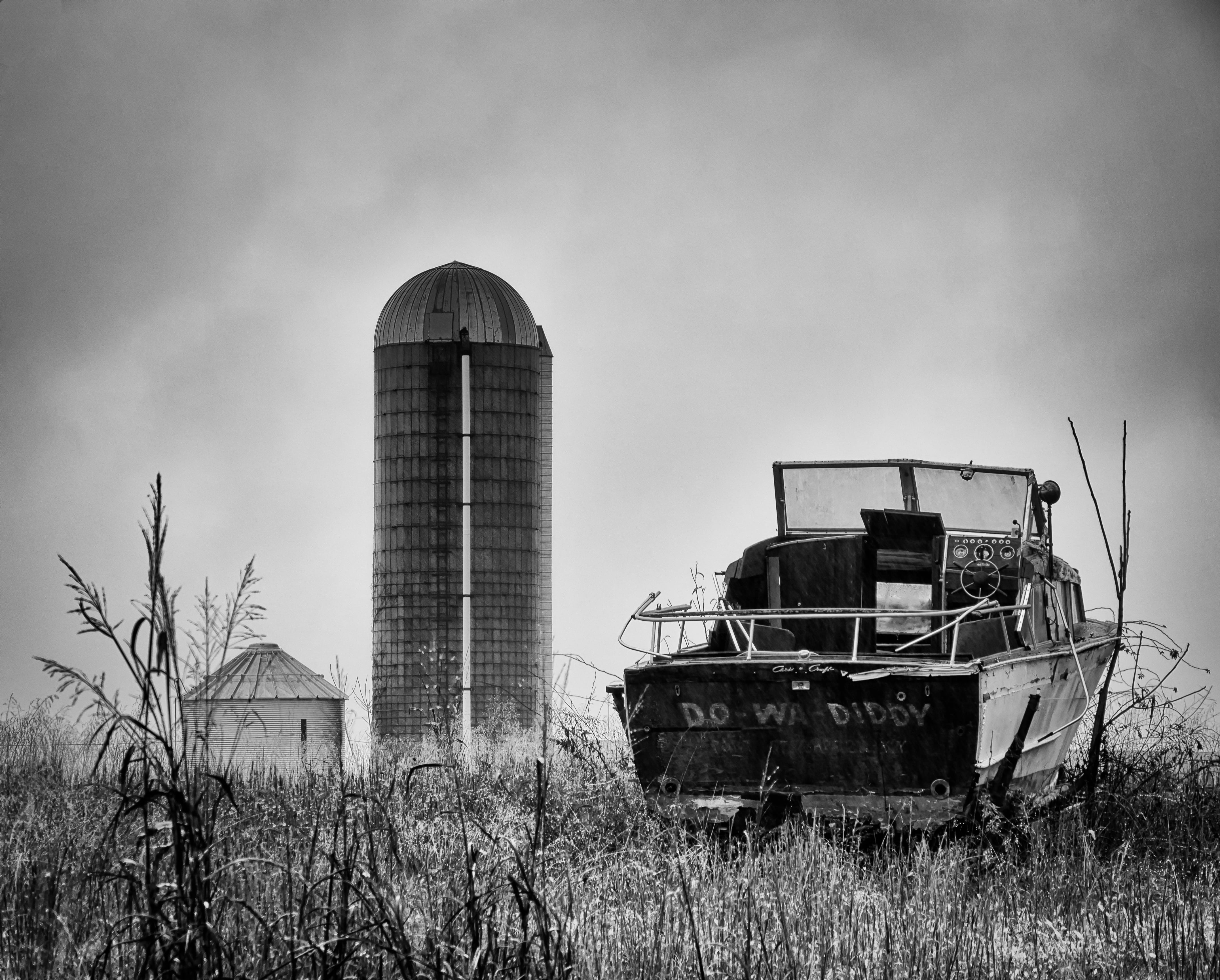 grass, building exterior, field, scenic, sky, america, factory, agriculture, industry, farm, built structure, abandoned, rural, day, 4K, classic, no people, HD Wallpaper
