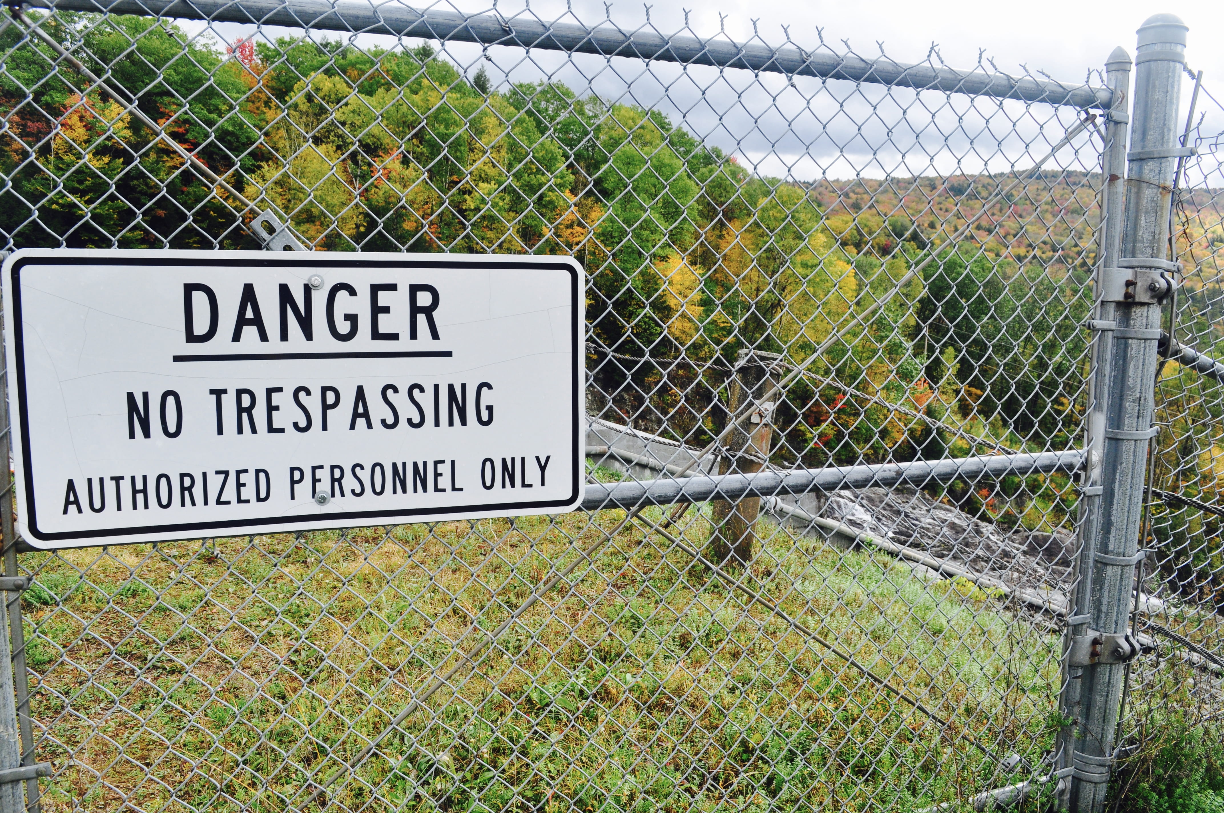 protection, waterbury dam, chainlink fence, united states, forbidden, message, chainlink, boundary, vermont, safety, 4K, metal, barrier, text, guidance, HD Wallpaper