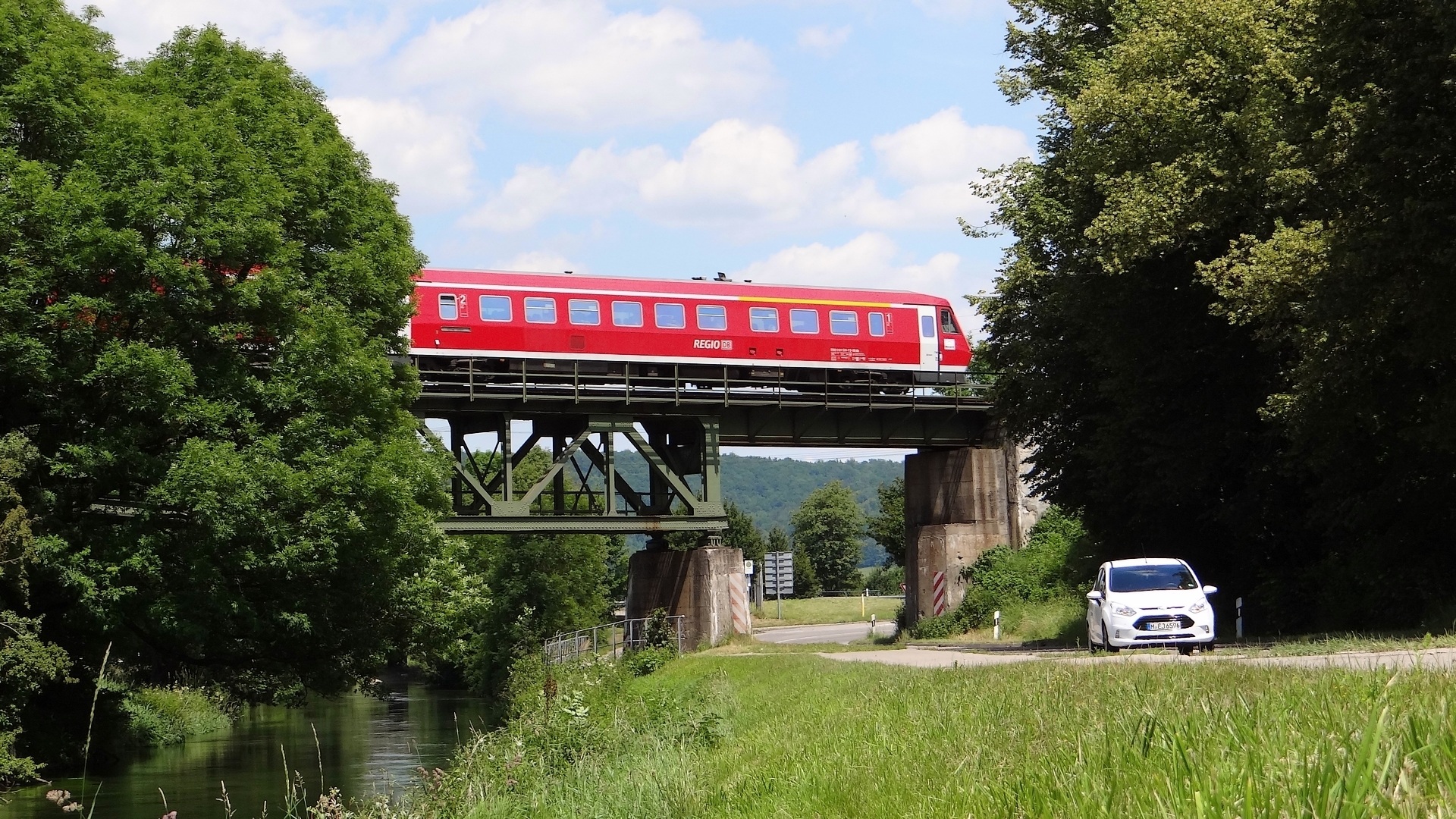 rail transportation, plant, kbs 757, brenz railway, vt 611, growth, green color, land vehicle, mode of transportation, bridge - man made structure, cloud - sky, HD Wallpaper