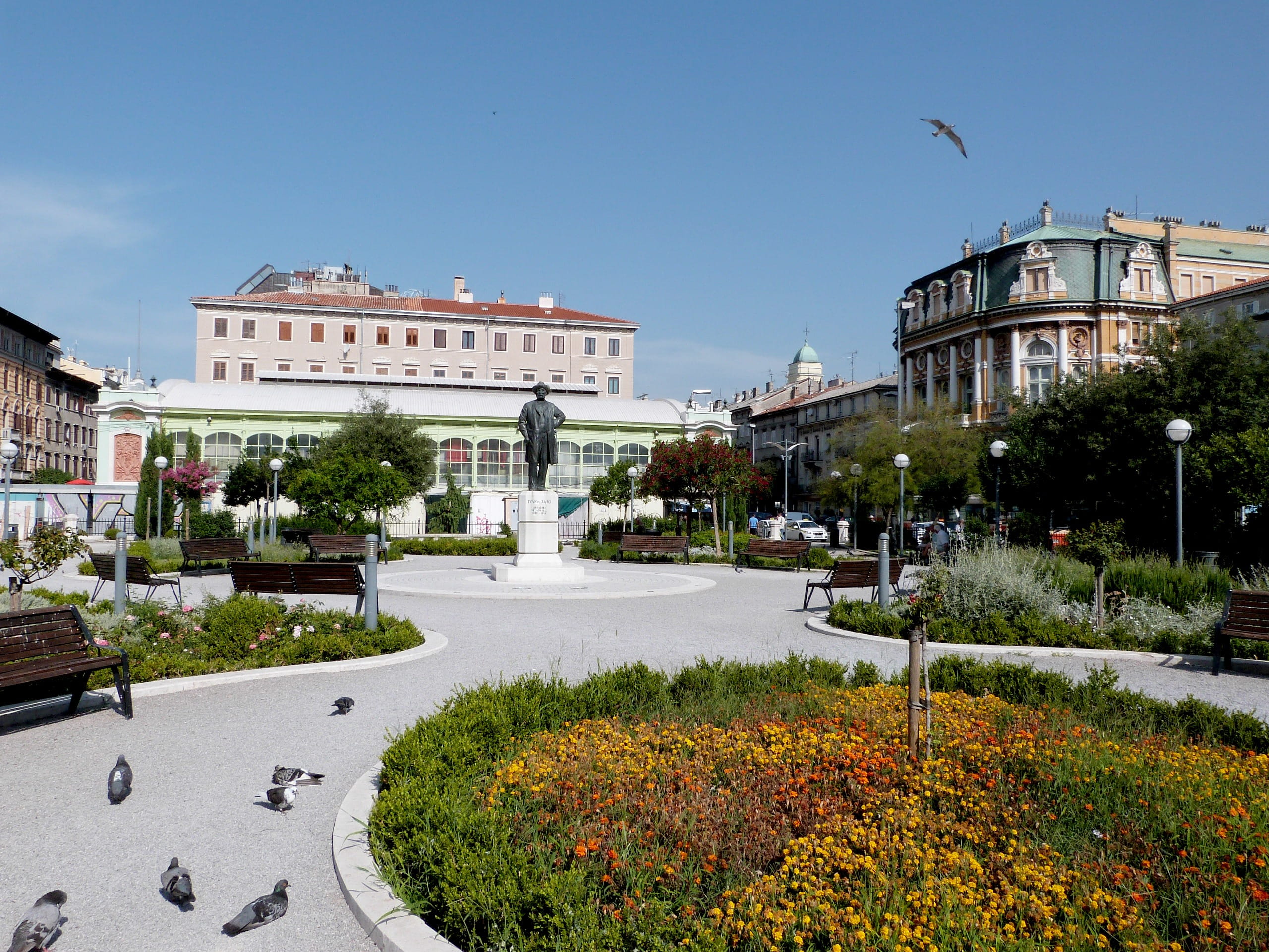 city centre, flower, cityscape, travel destinations, ornamental garden, day, 2K, built structure, grass, nature, flowering plant, residential district, HD Wallpaper