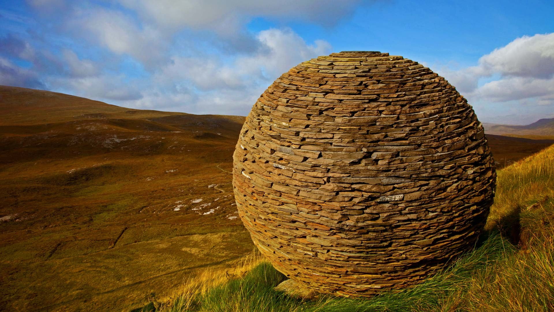 sphere, solid, agriculture, day, outdoors, 1080P, sky, cloud - sky, non-urban scene, basket, stones, field, table, brown, rural scene, plant, wicker, Scotland, HD Wallpaper