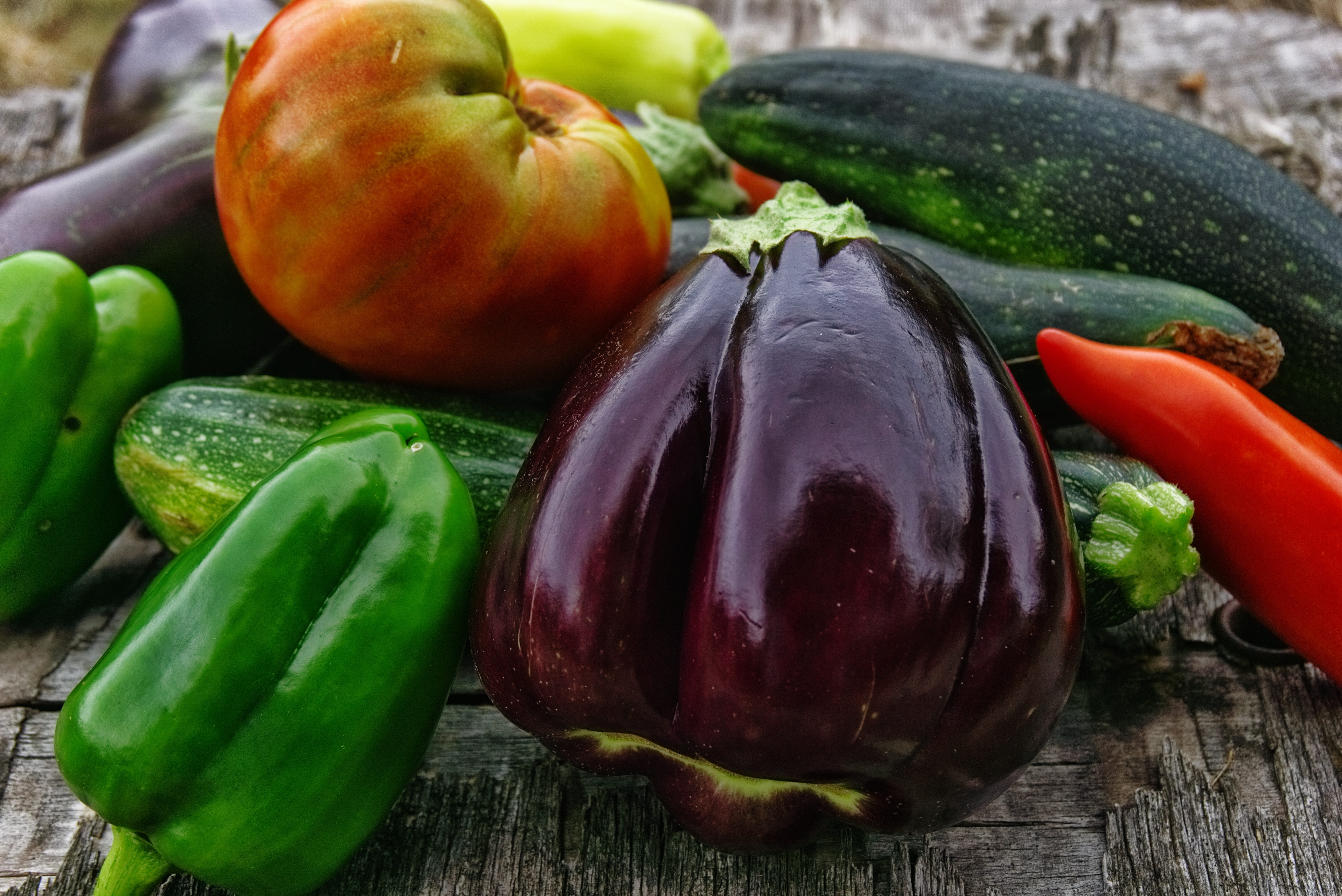 bell pepper, harvest, green color, pepper, food, tomatoes, purple, red, food and drink, surface, assorted, wood - material, still life, eggplant, peppers, HD Wallpaper